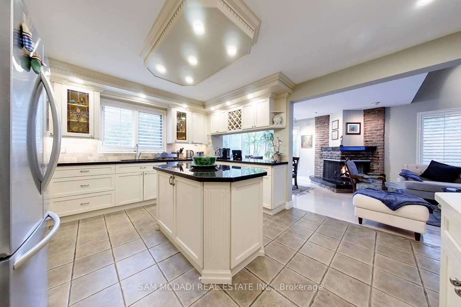 1100 Geran Cres