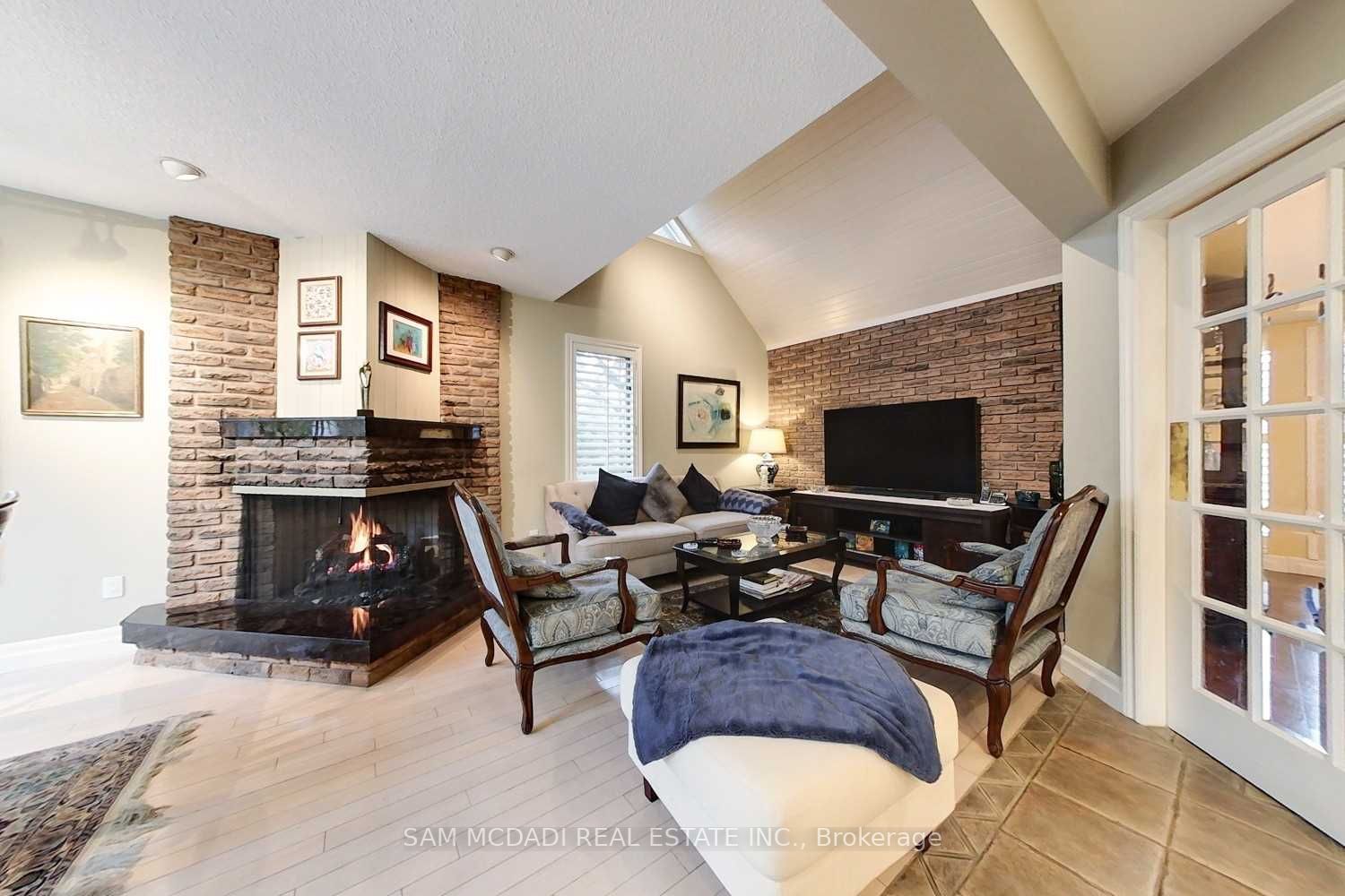 1100 Geran Cres