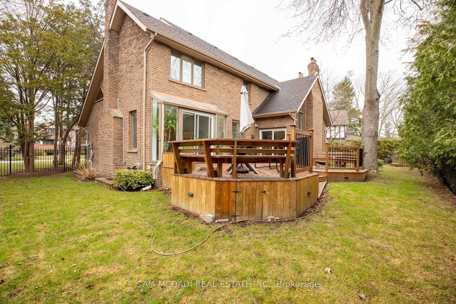 1100 Geran Cres