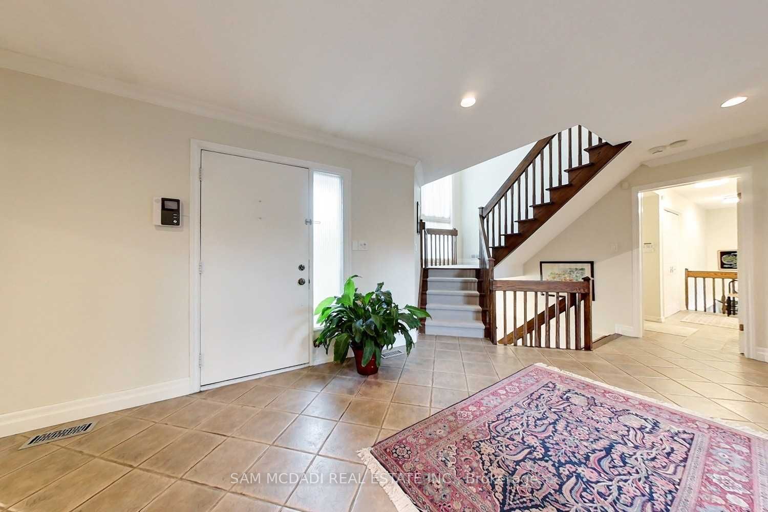 1100 Geran Cres