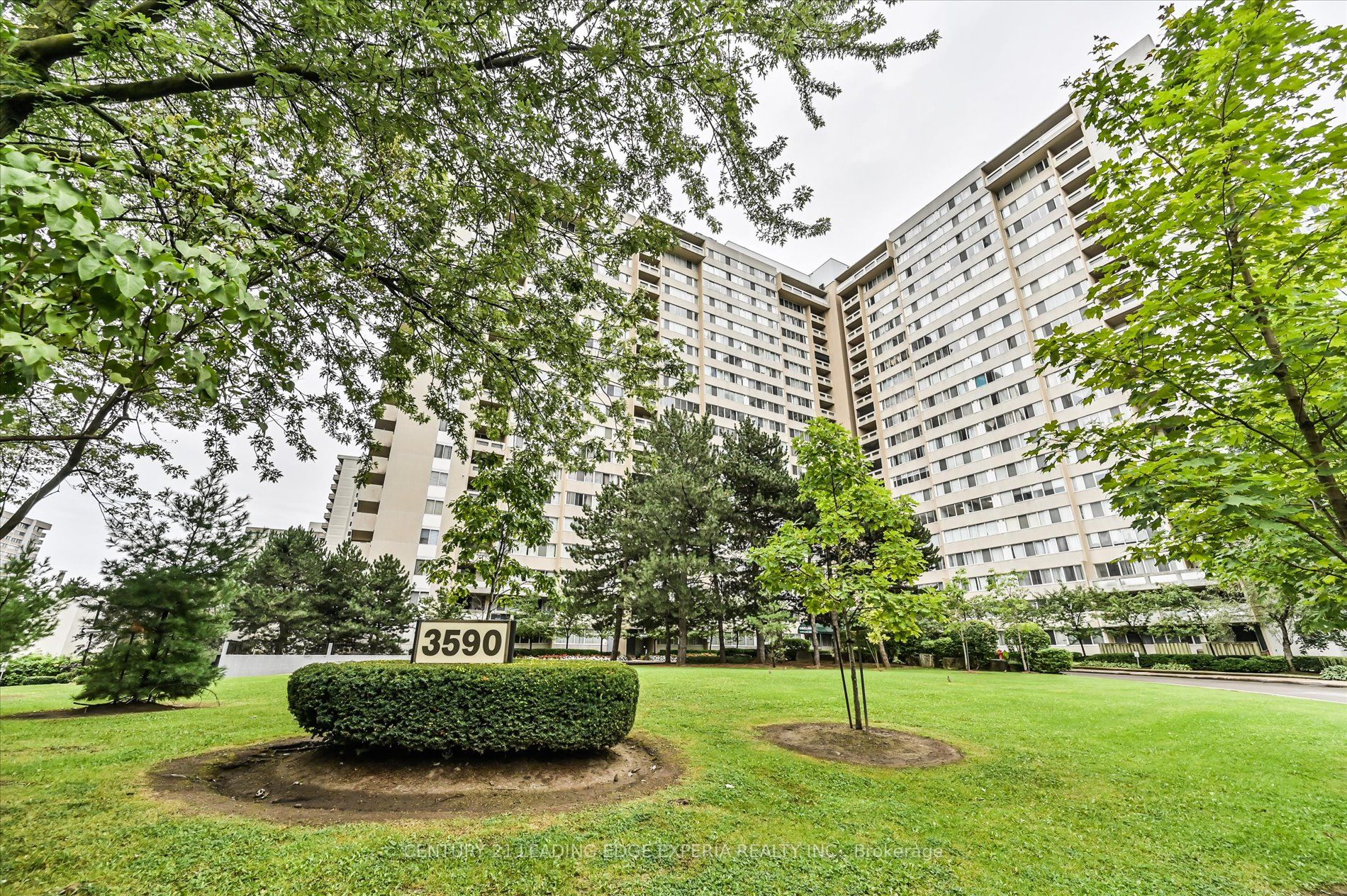3590 Kaneff Cres, #604