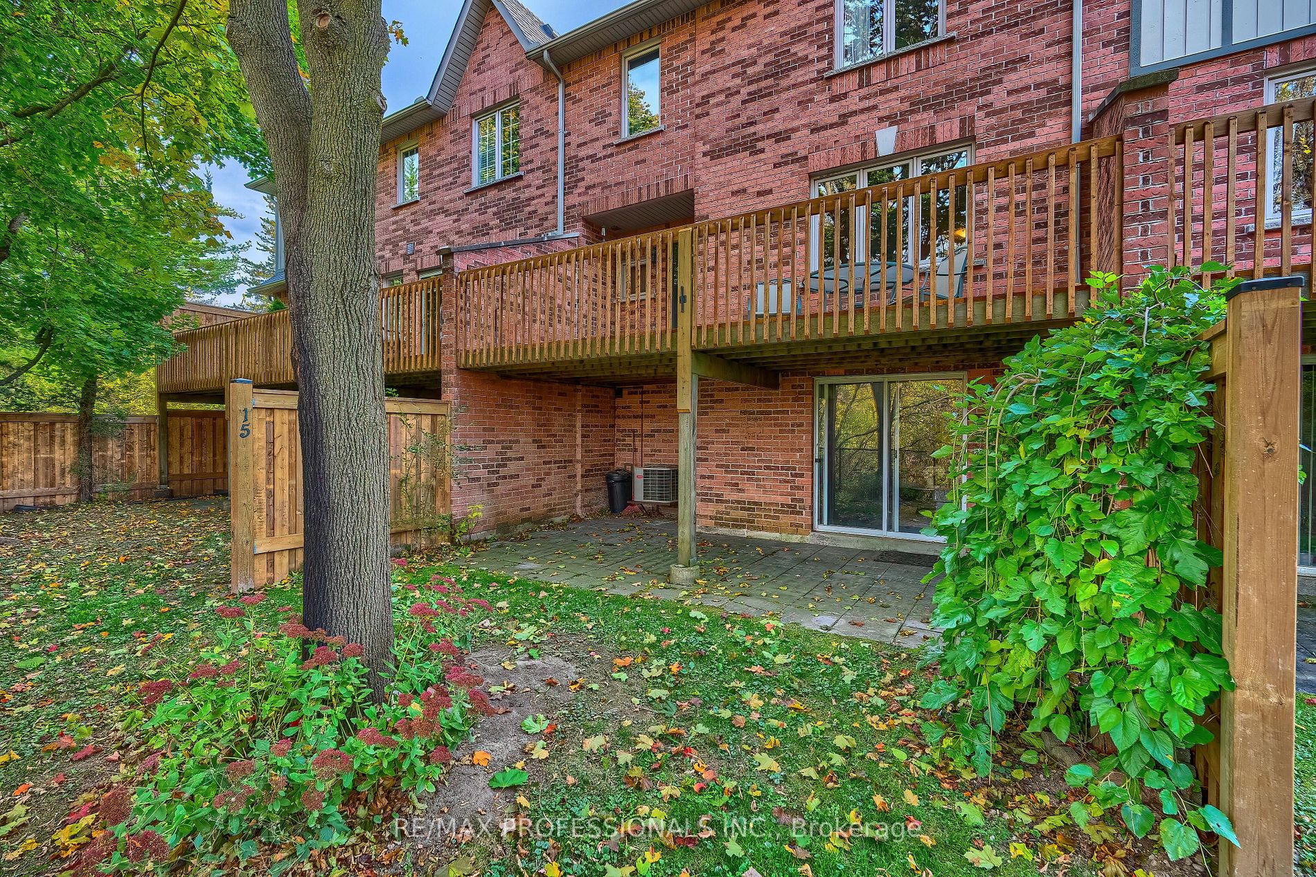 76 River Dr, #16