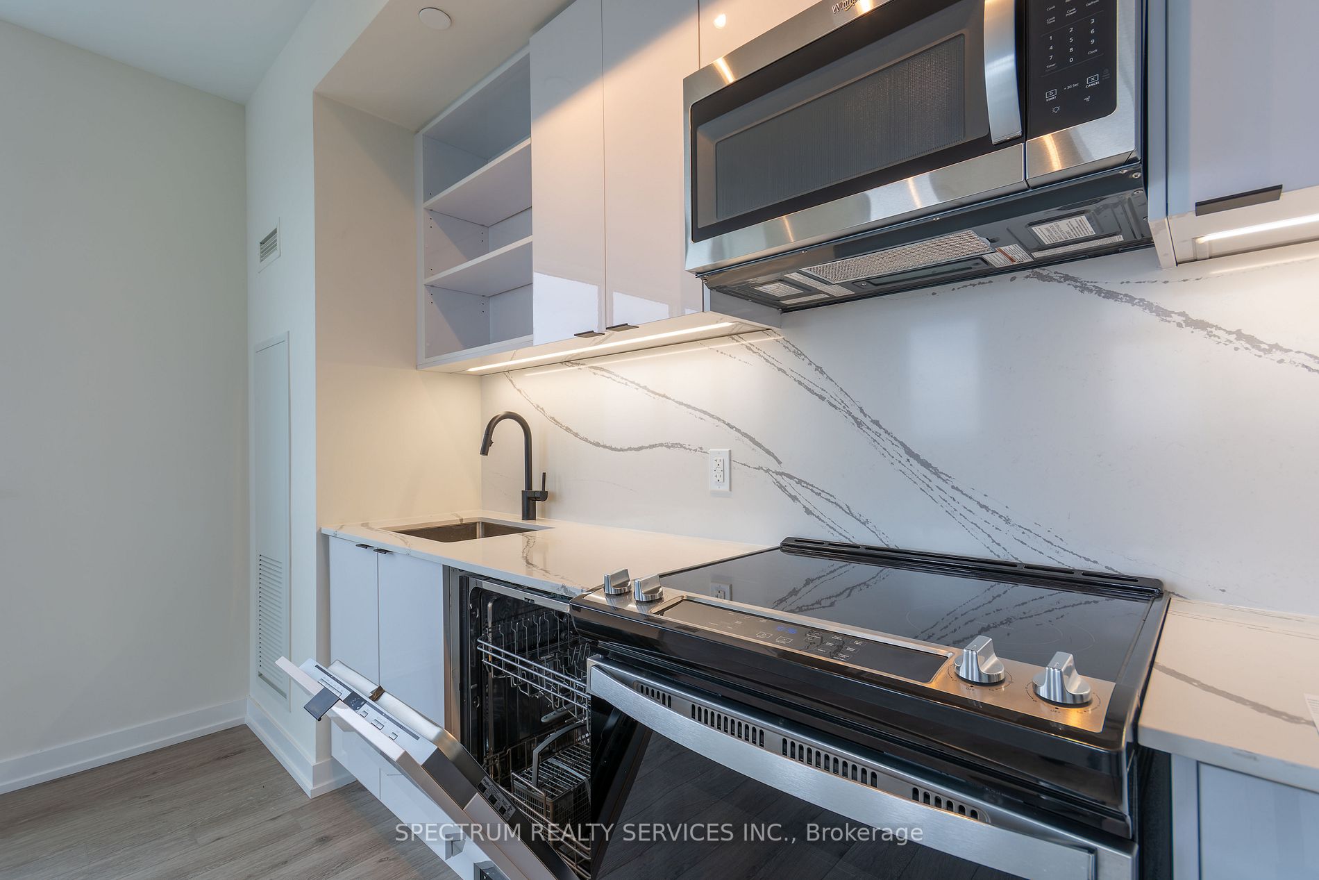 2300 St Clair Ave W, #709
