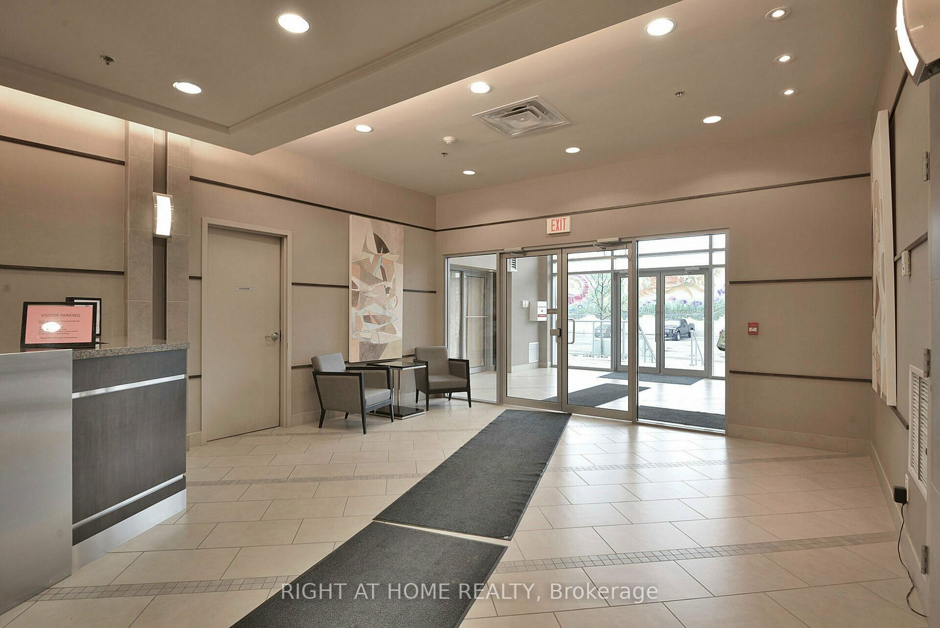 9 George St N, #1303