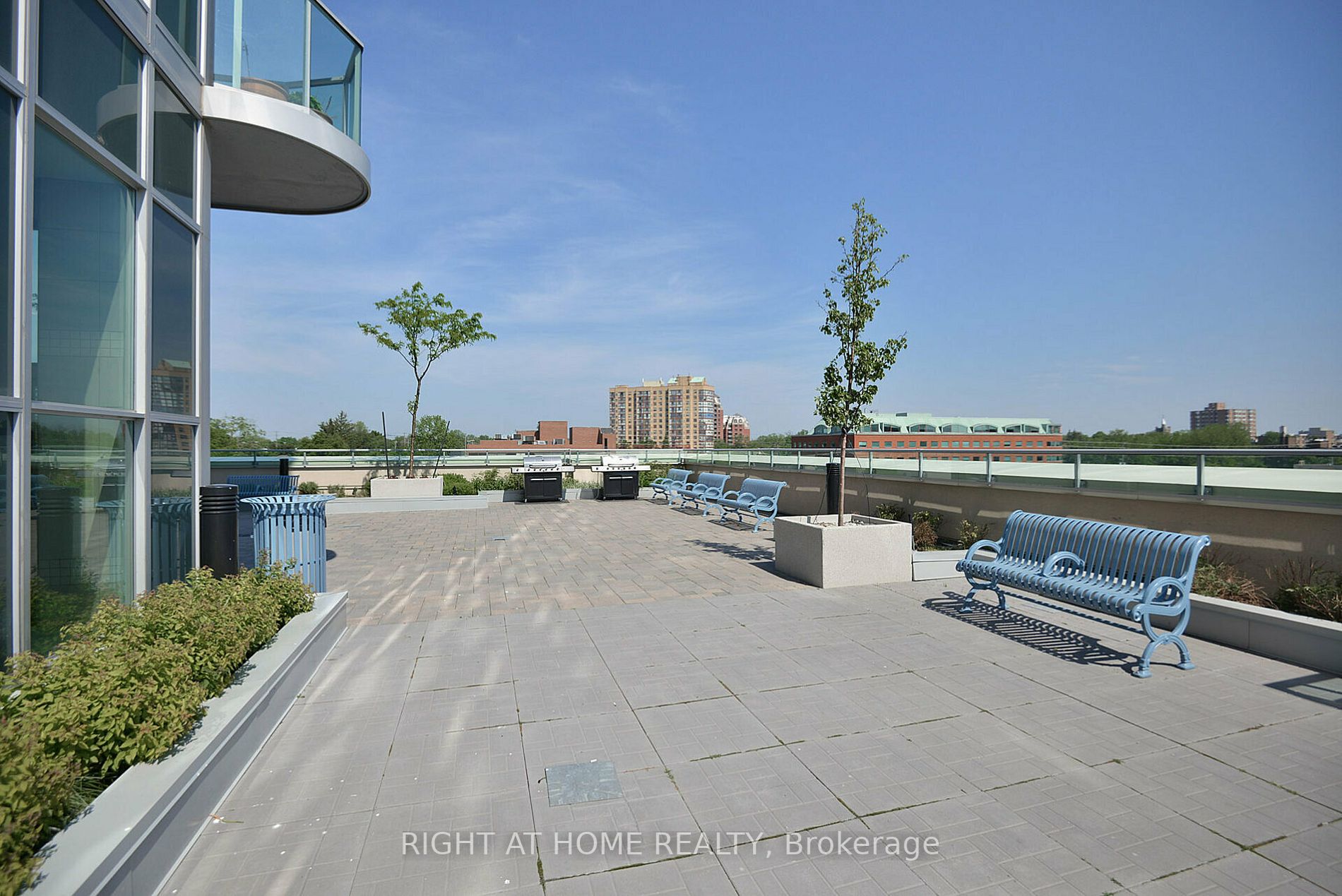 9 George St N, #1303