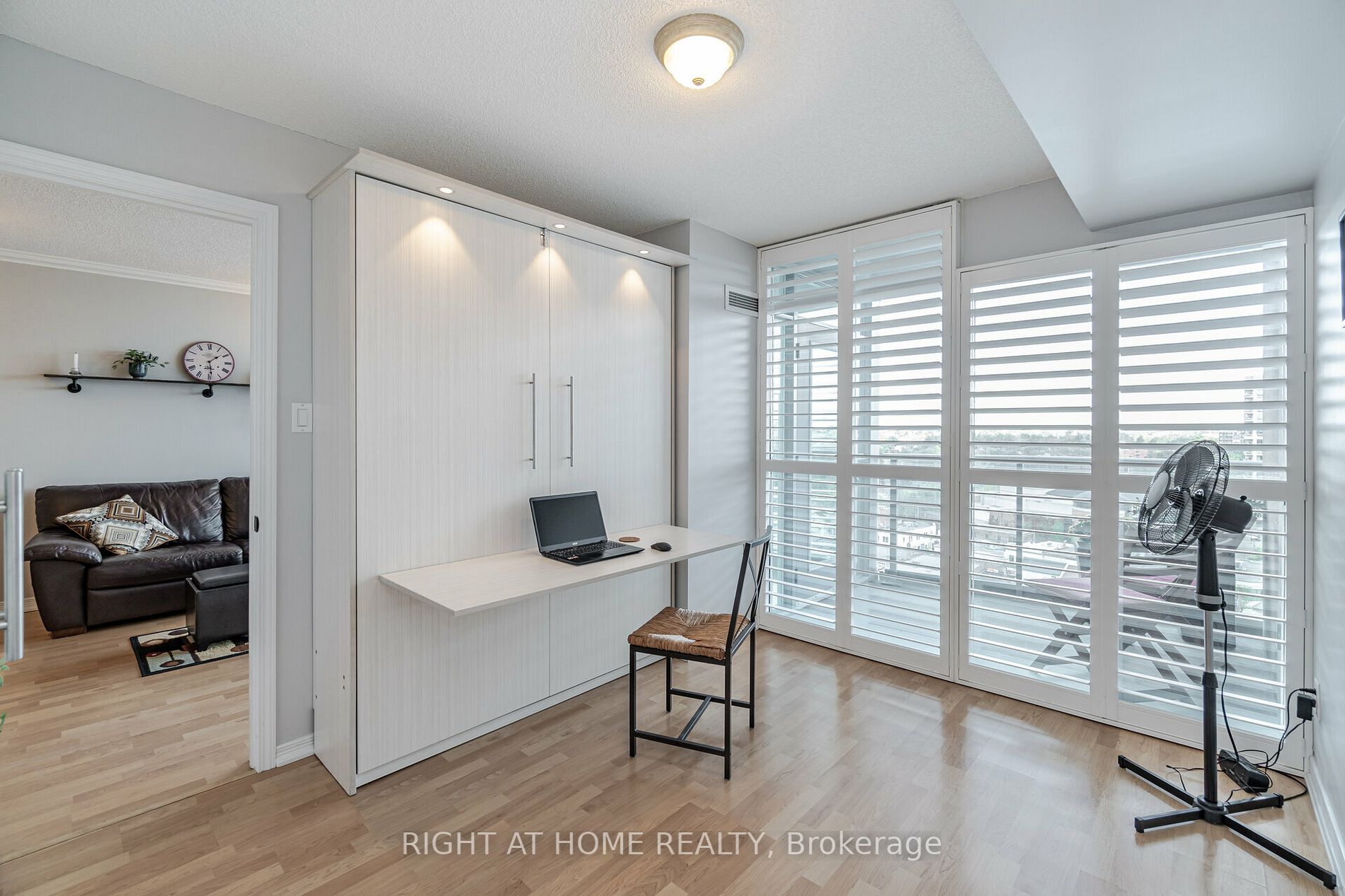 9 George St N, #1303