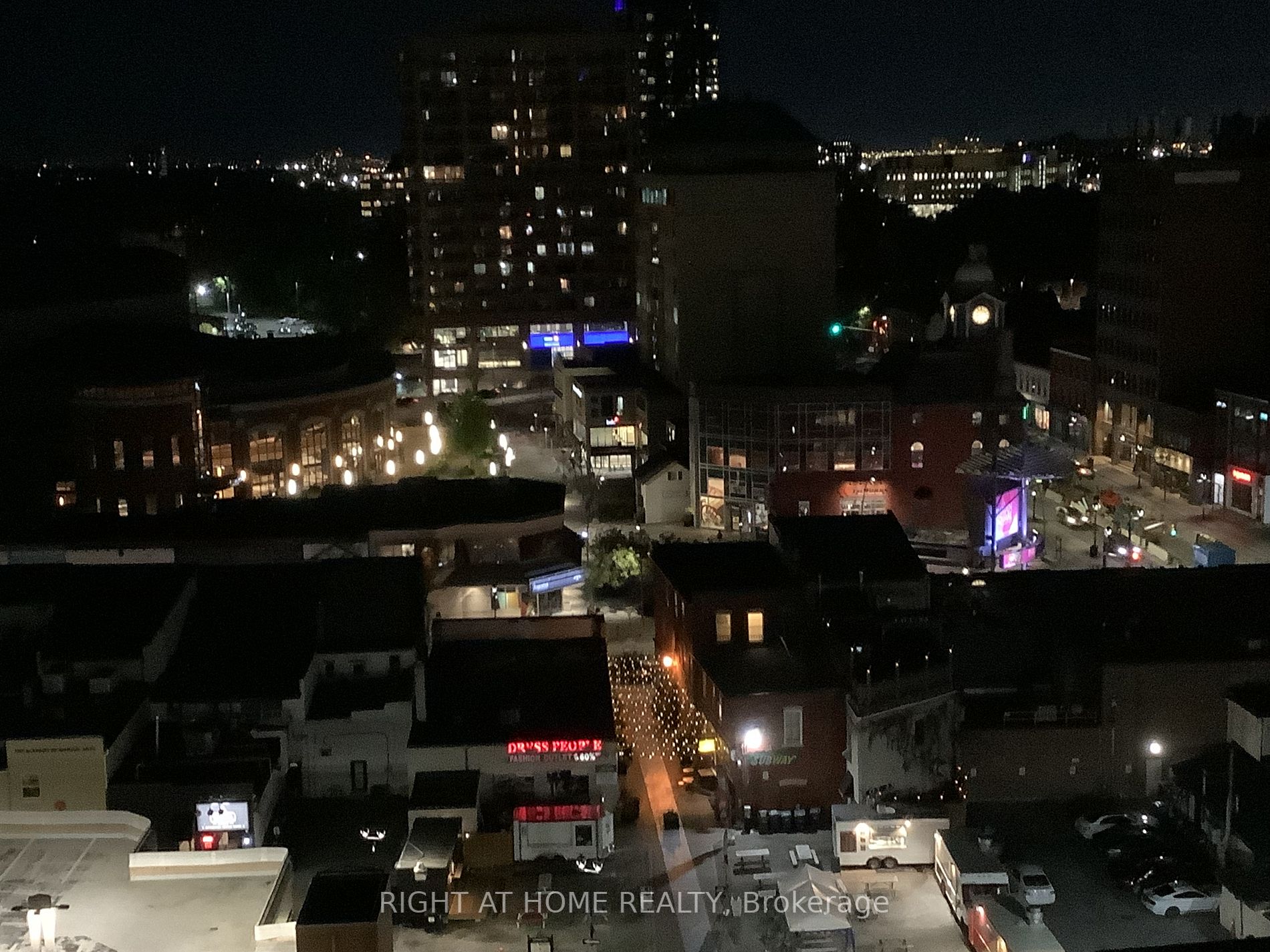 9 George St N, #1303