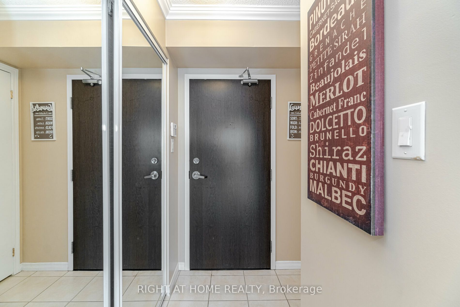 9 George St N, #1303