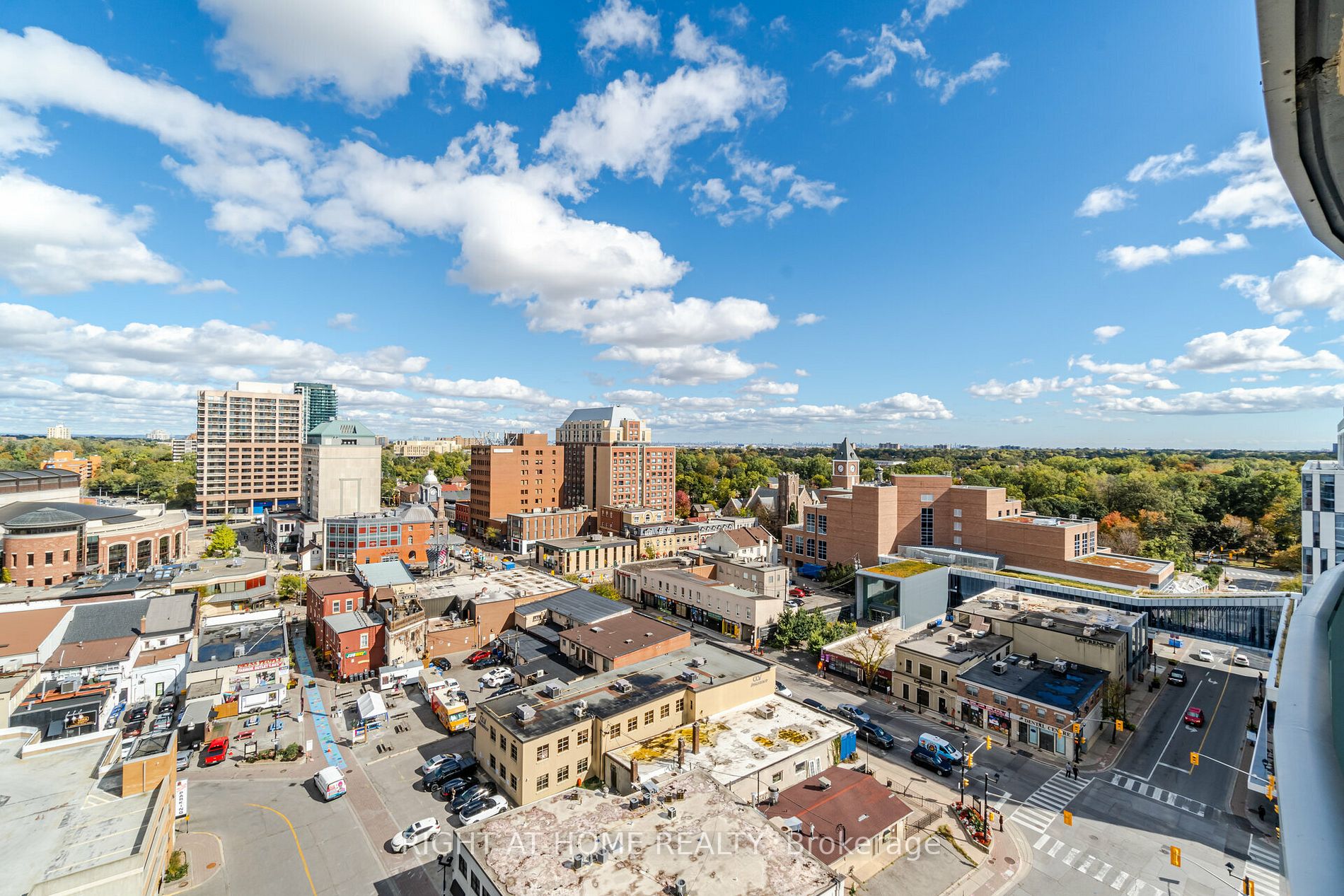 9 George St N, #1303