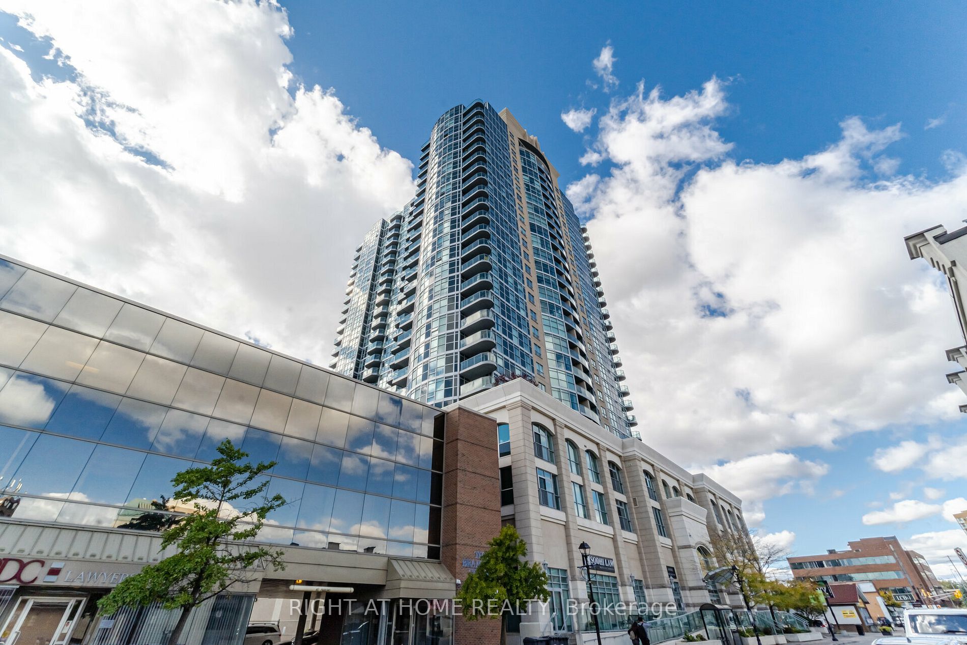 9 George St N, #1303