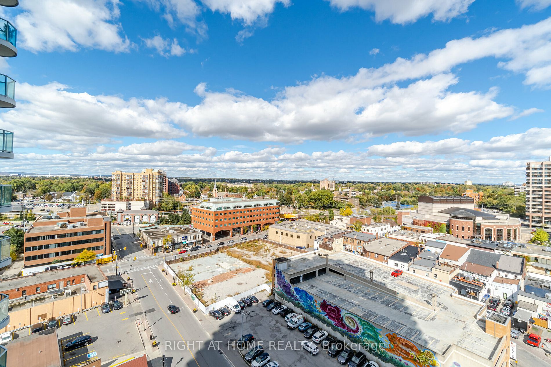 9 George St N, #1303