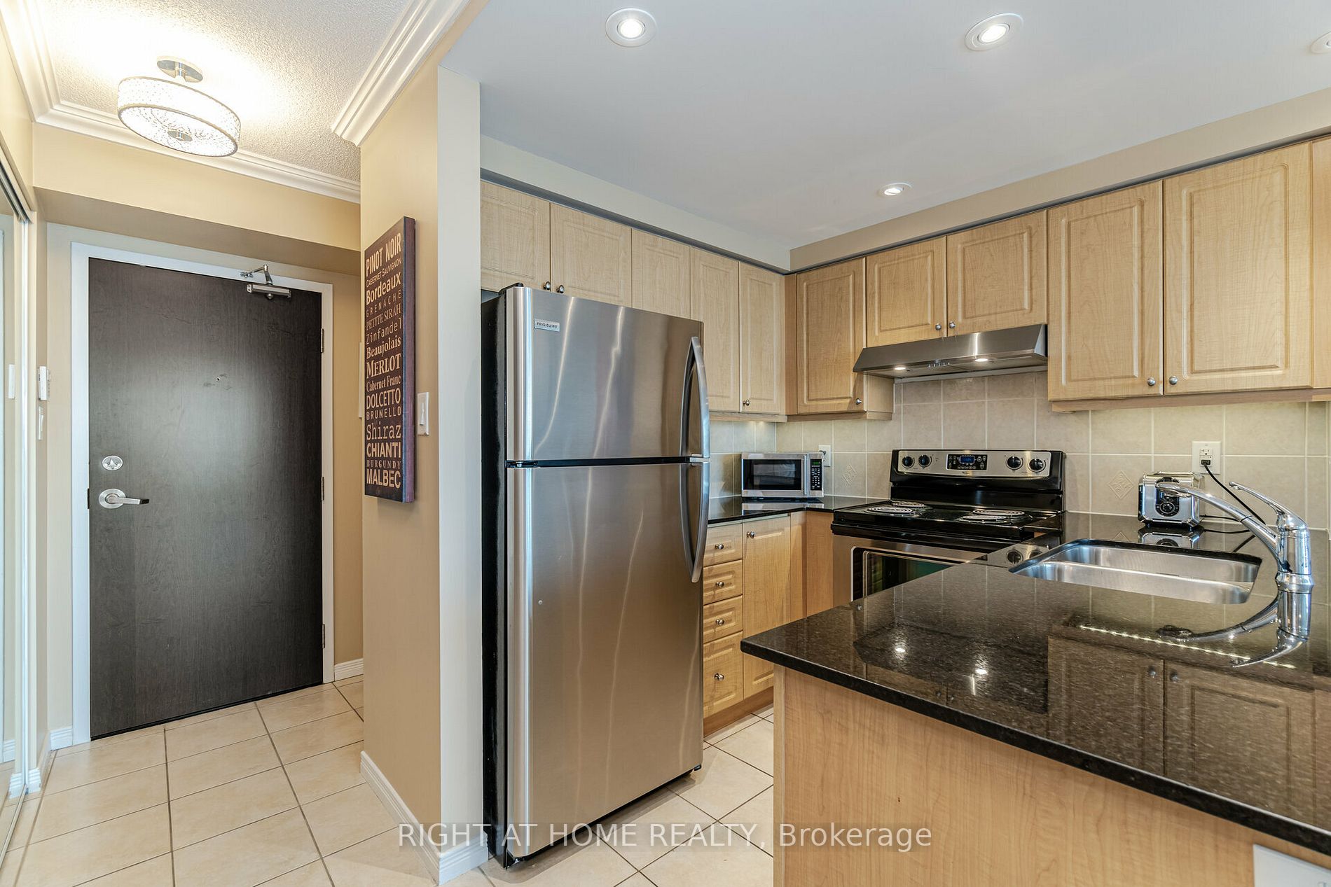9 George St N, #1303