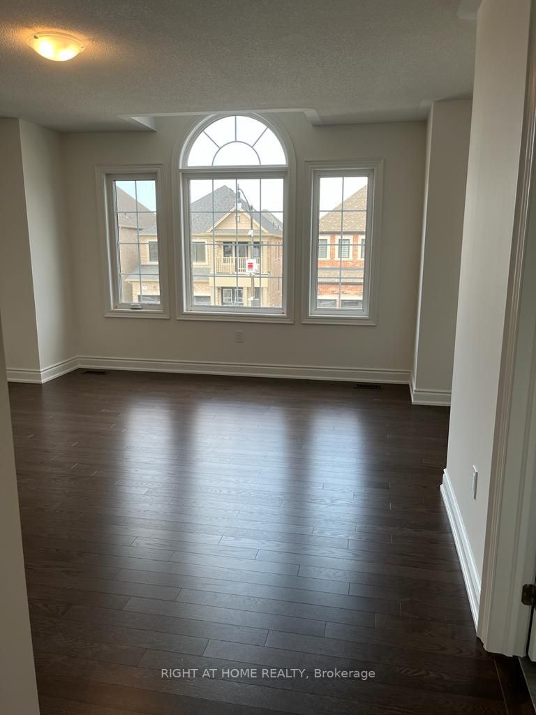 12 Ixworth Circle