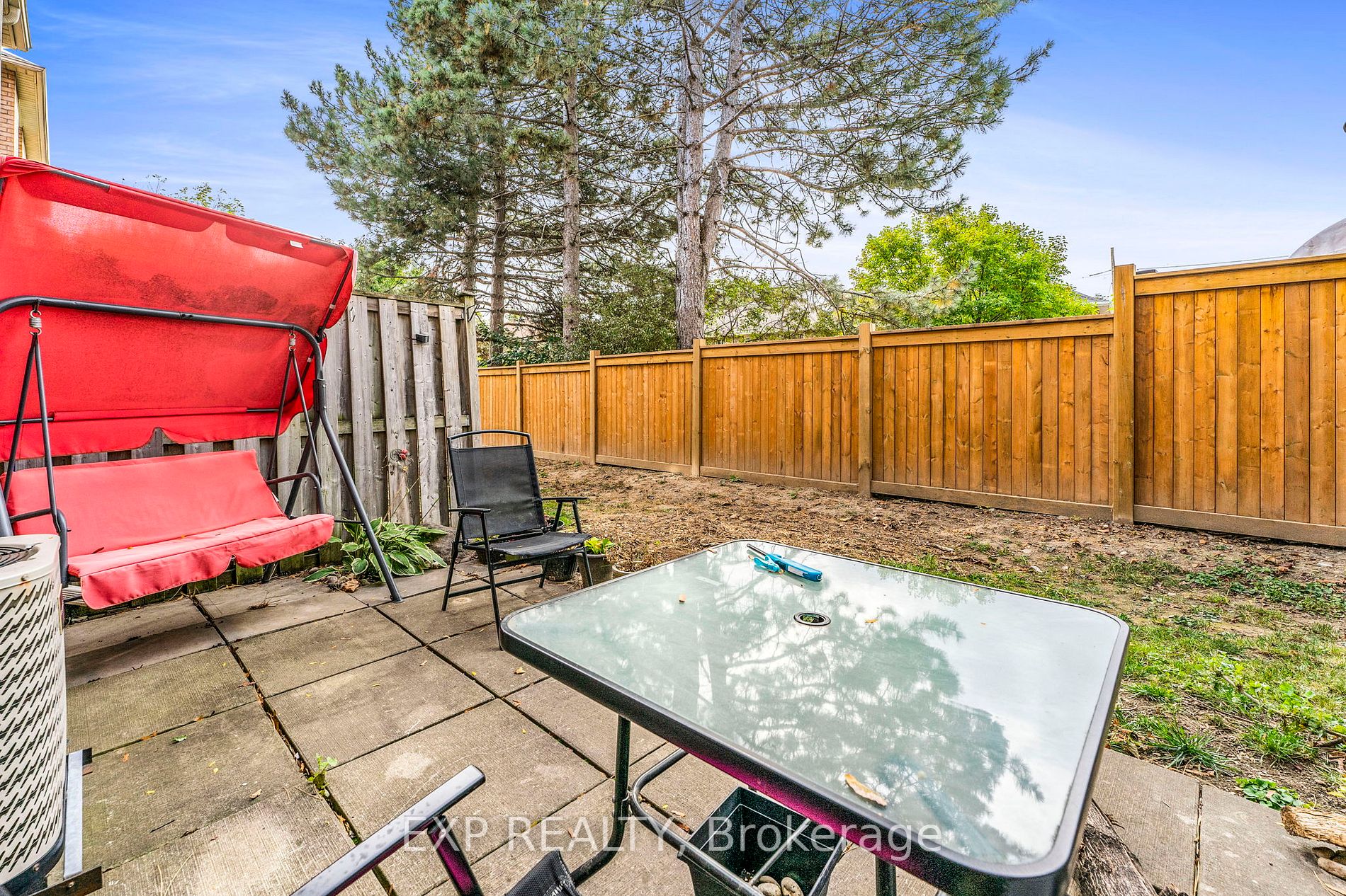 1128 Dundas St W, #92