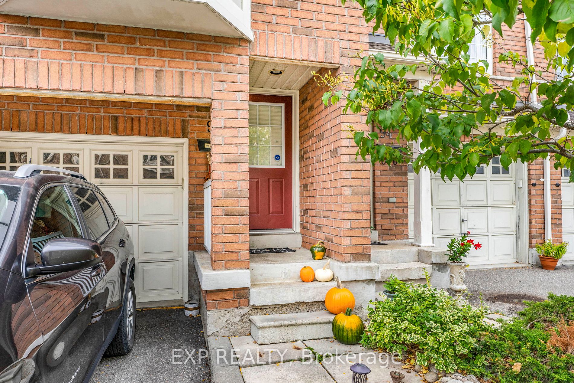 1128 Dundas St W, #92