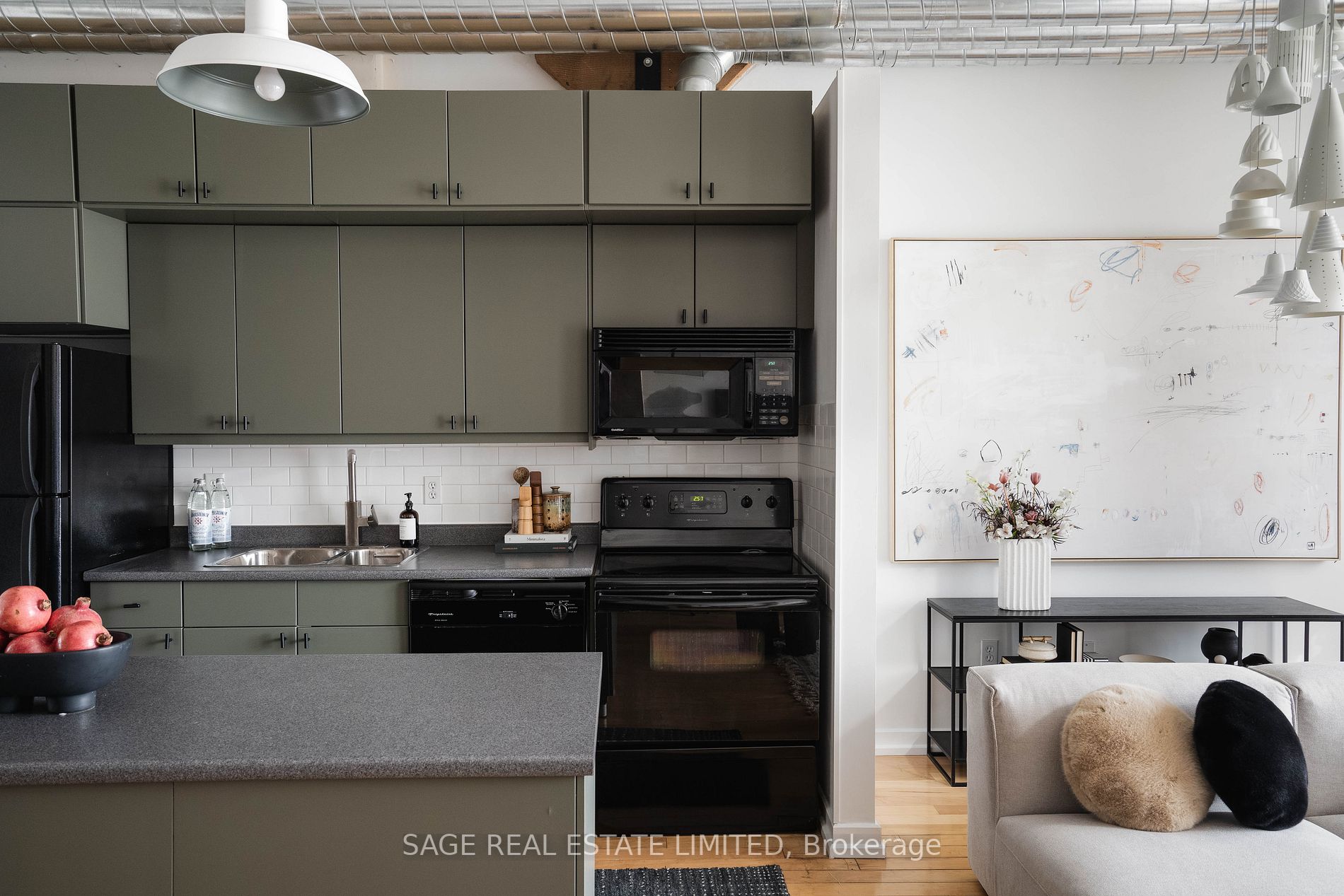 27 Brock Ave, #111