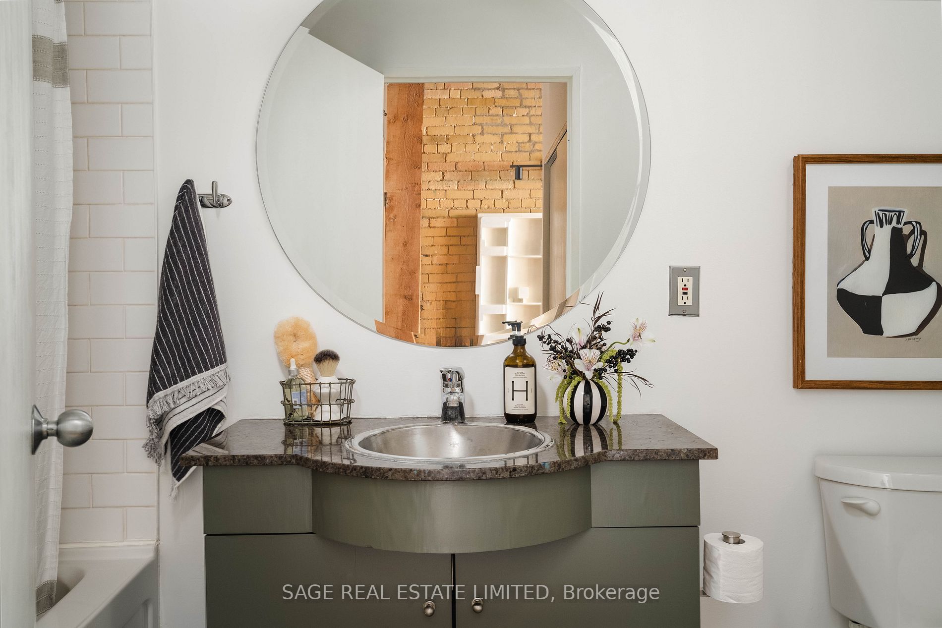 27 Brock Ave, #111