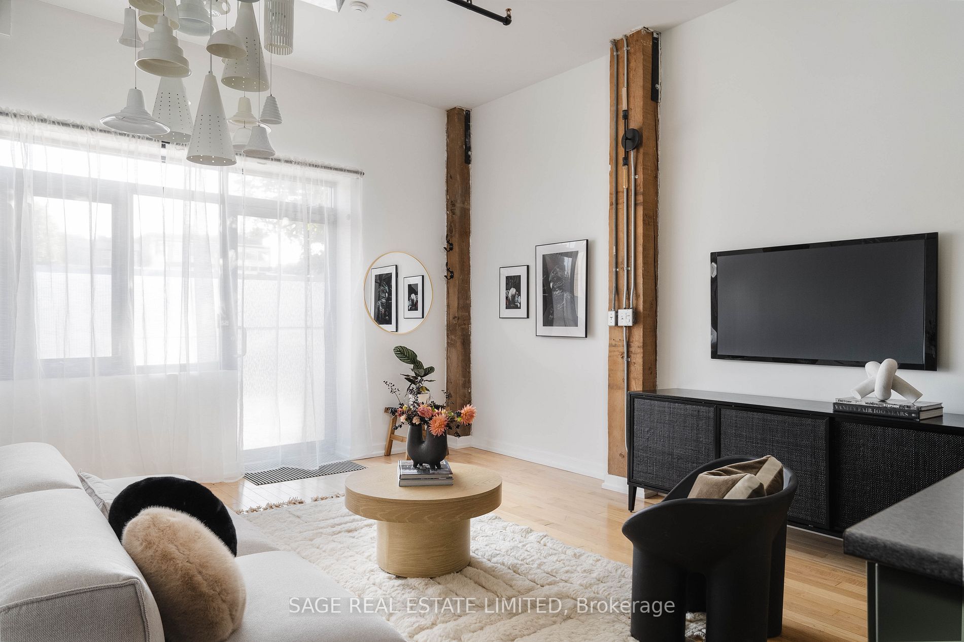 27 Brock Ave, #111