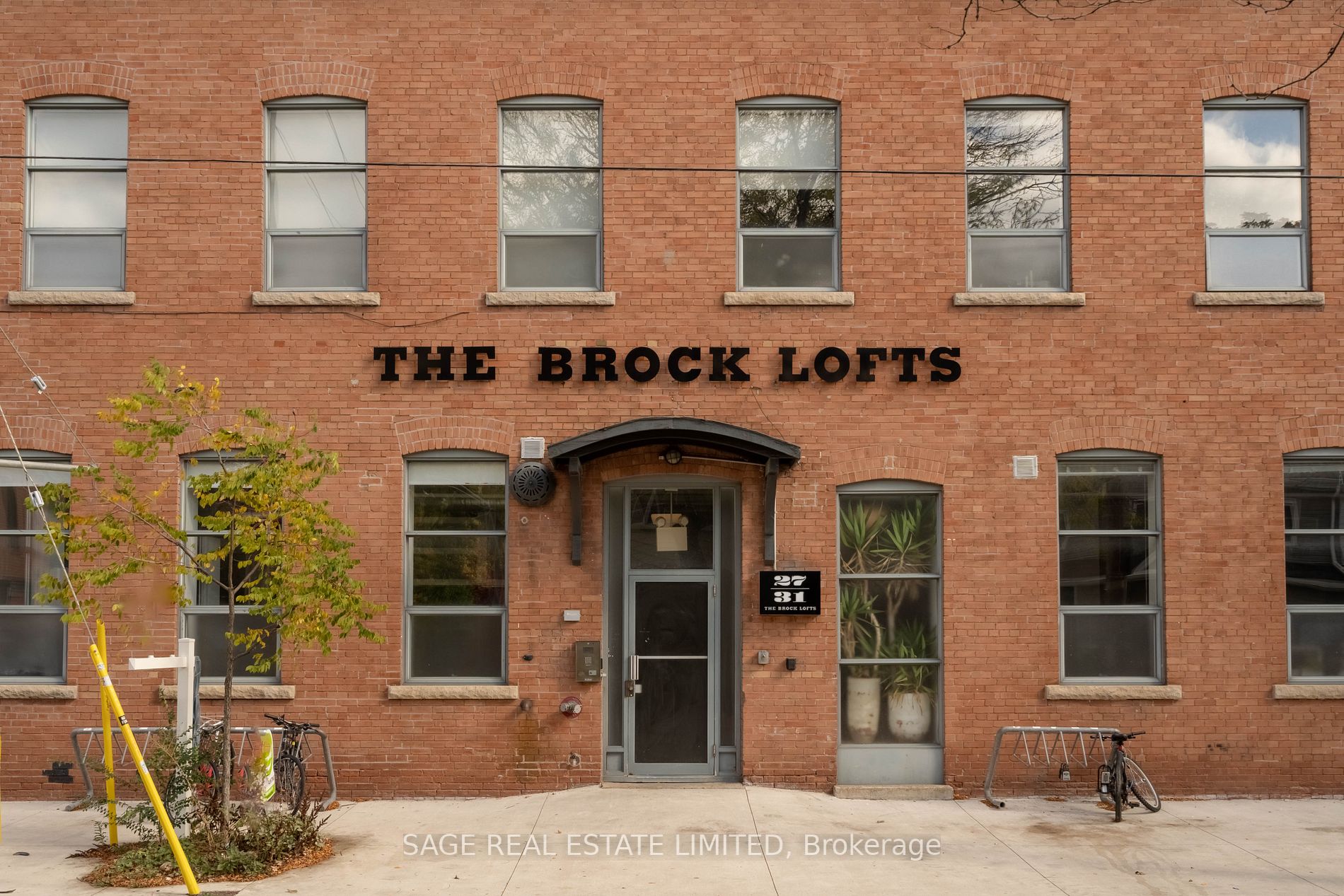 27 Brock Ave, #111