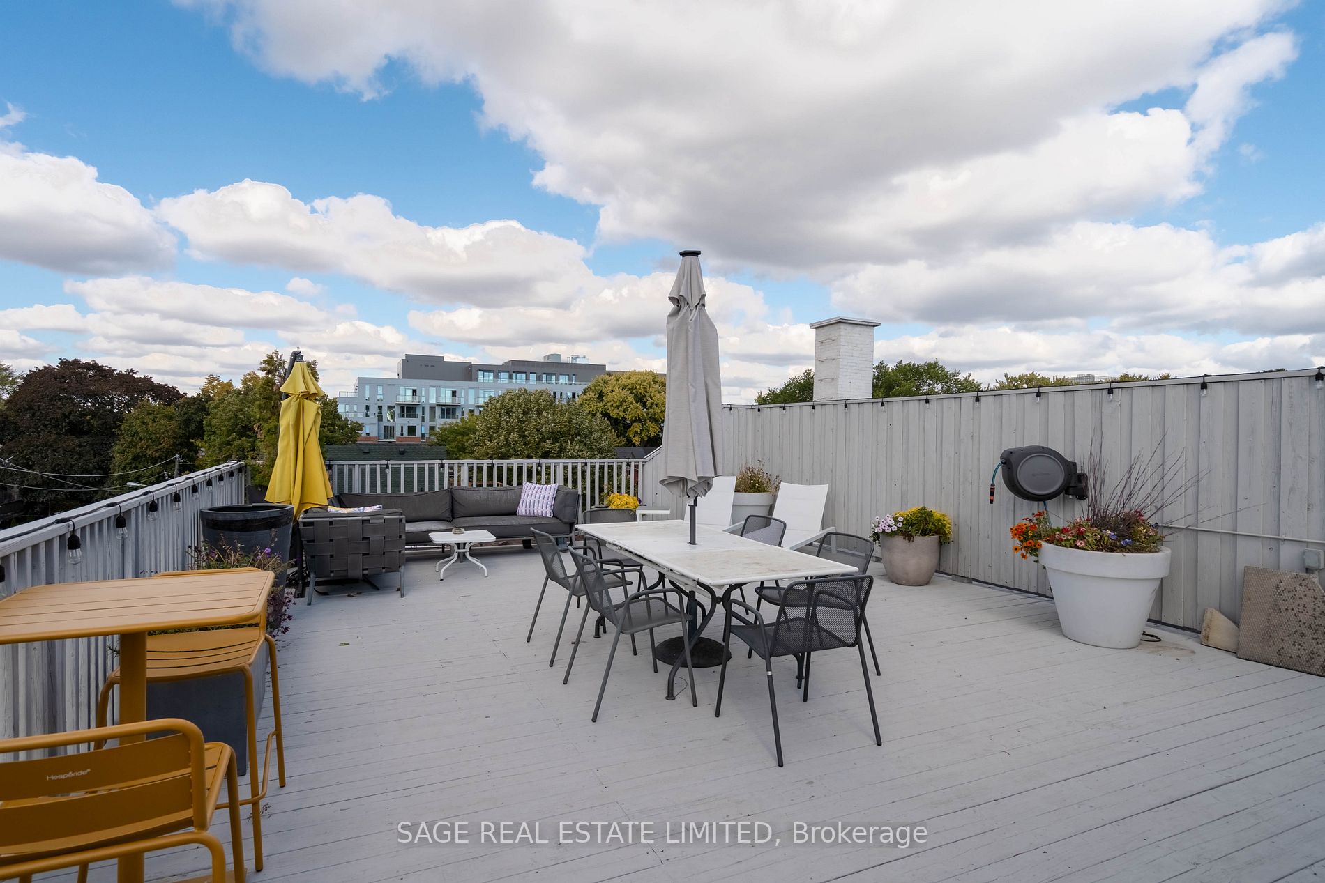 27 Brock Ave, #111