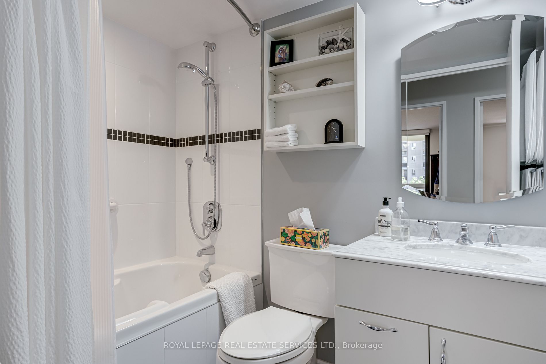 100 Quebec Ave, #403
