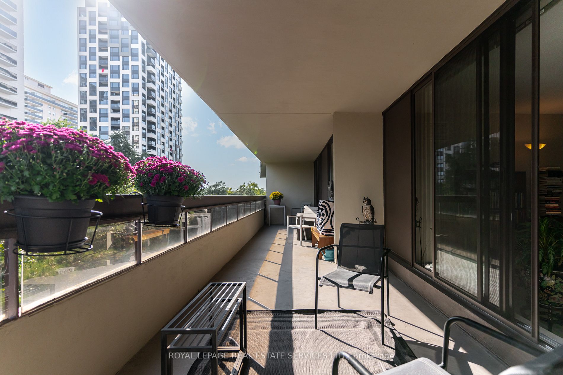 100 Quebec Ave, #403