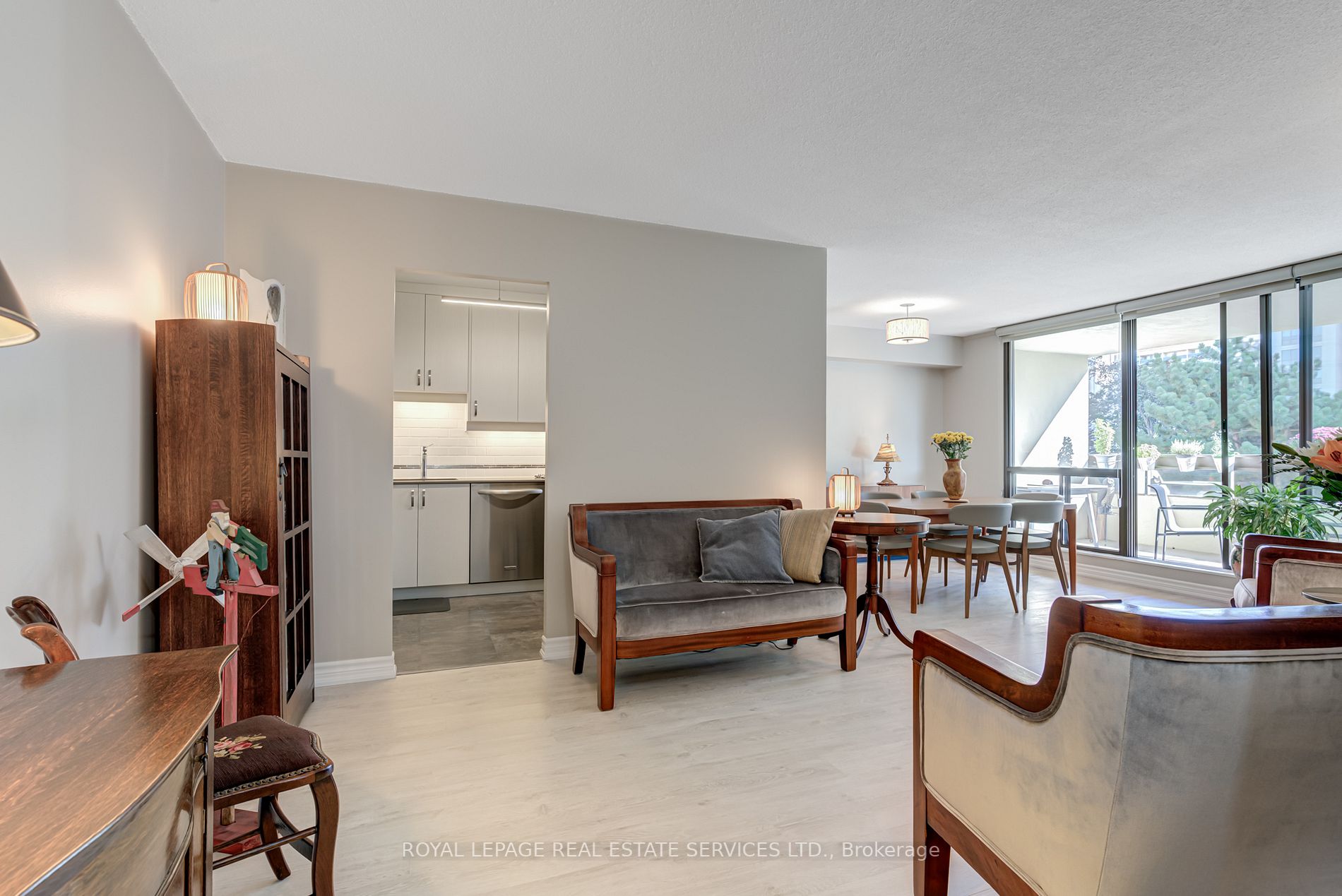 100 Quebec Ave, #403