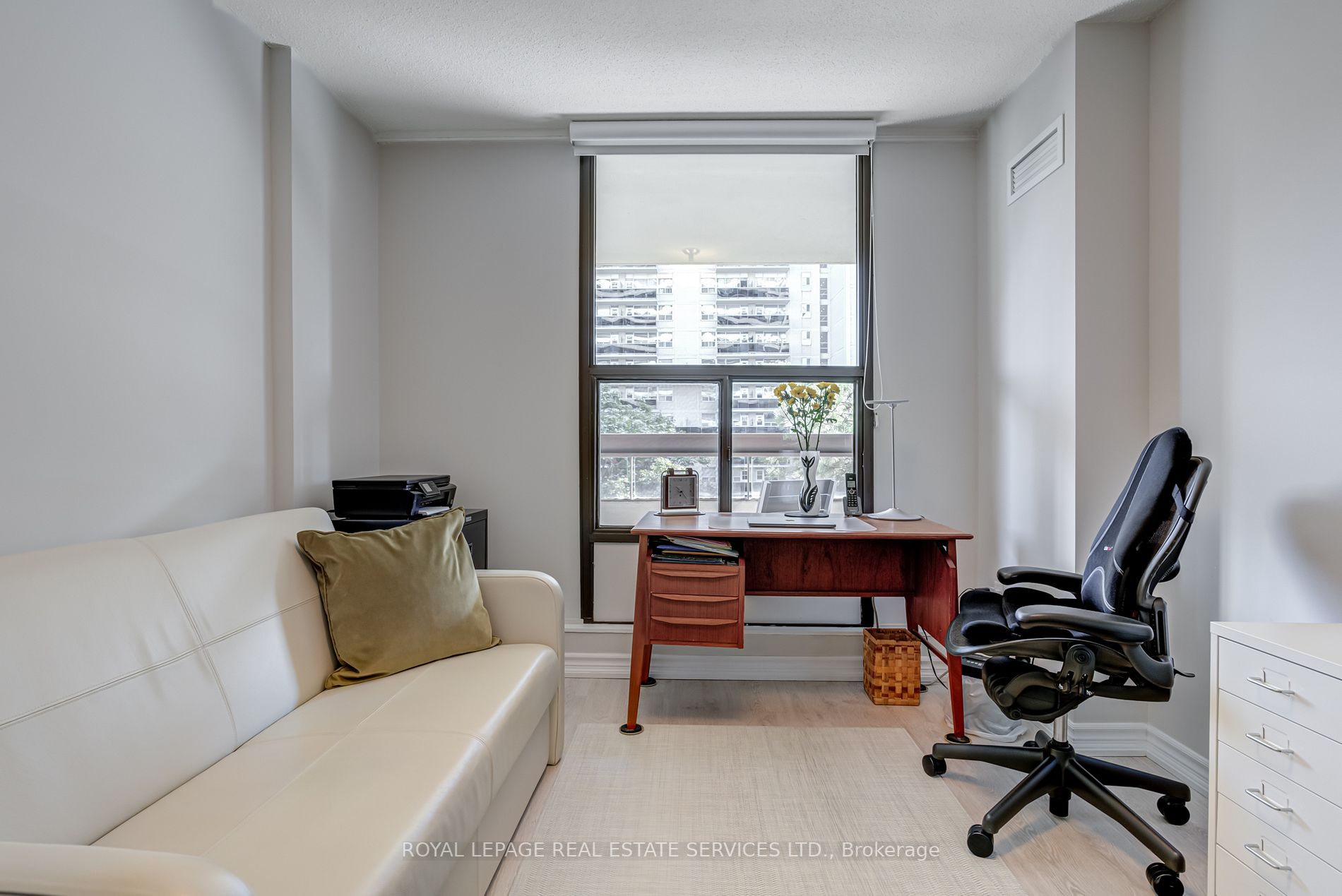 100 Quebec Ave, #403