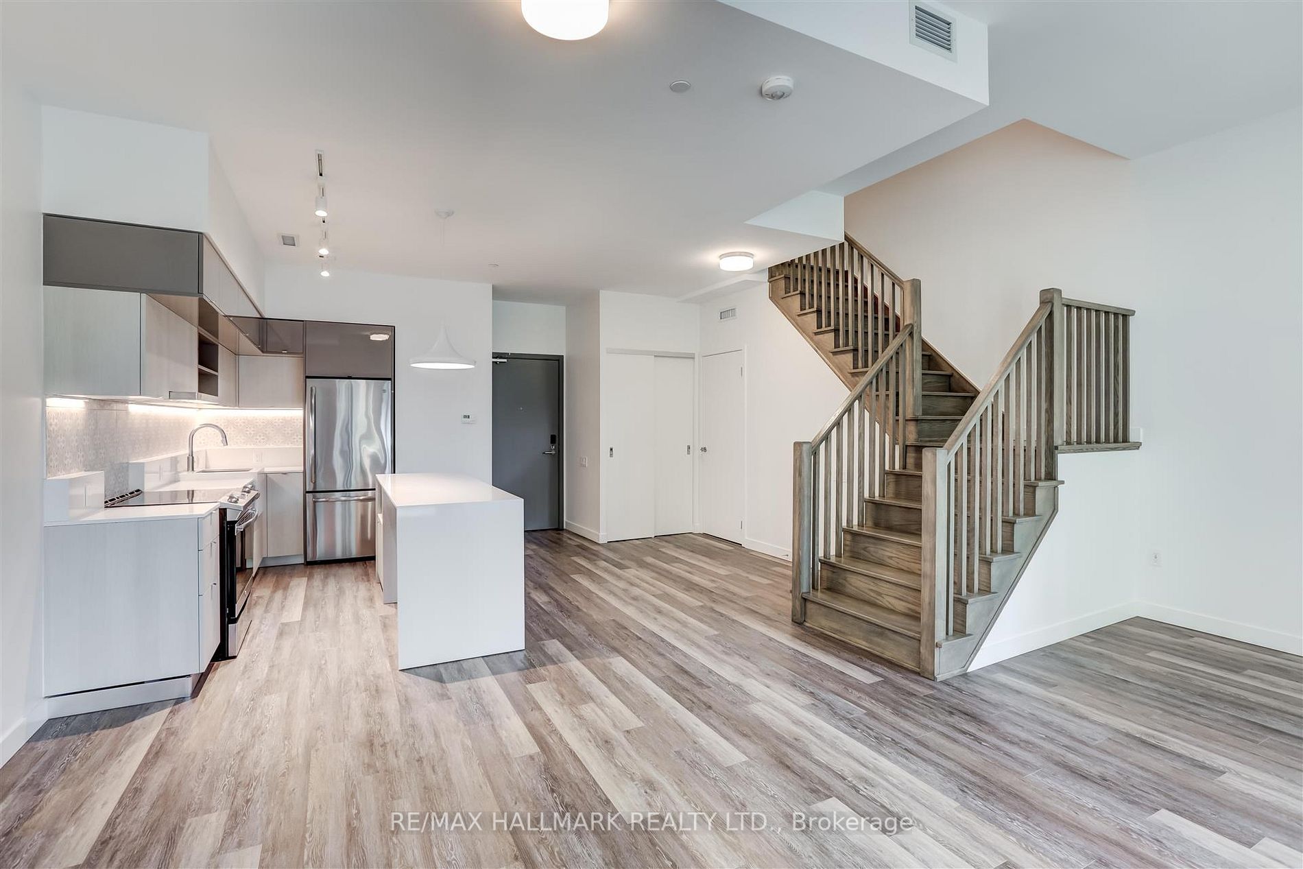 55 Quebec Ave, #Th106