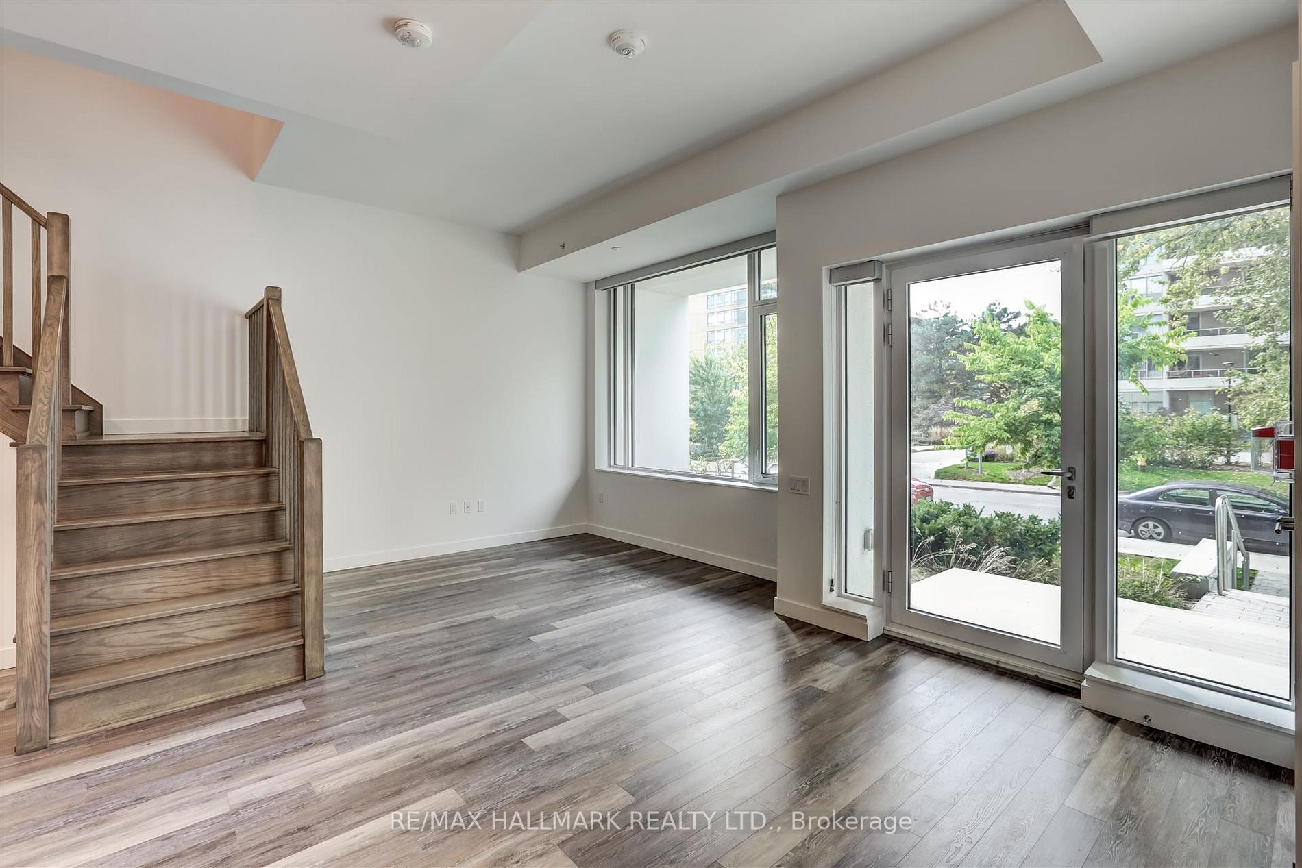 55 Quebec Ave, #Th106