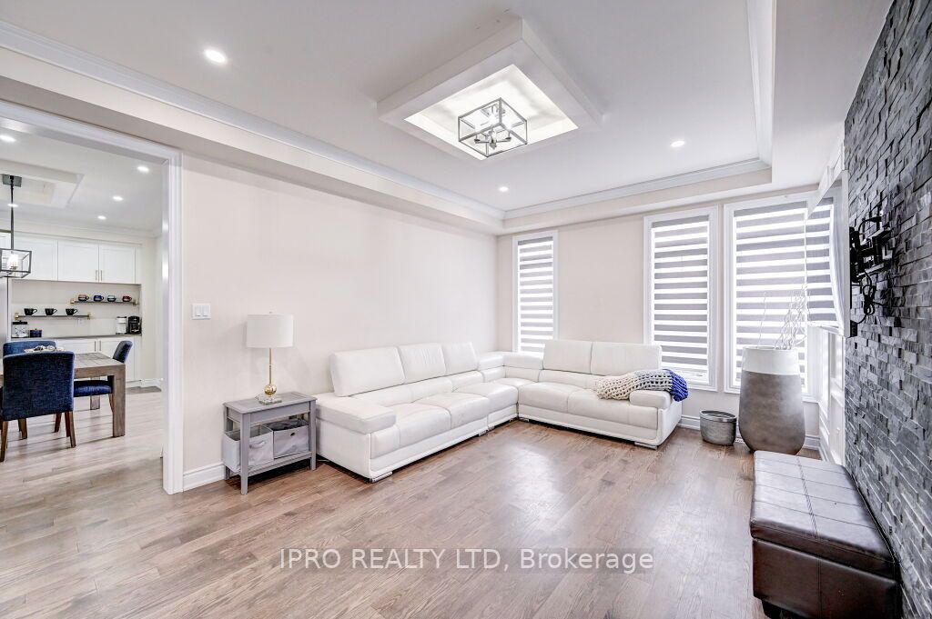 160 Upper Canada Crt