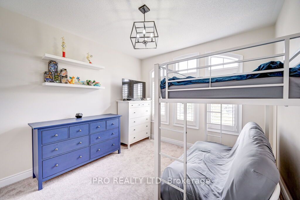 160 Upper Canada Crt