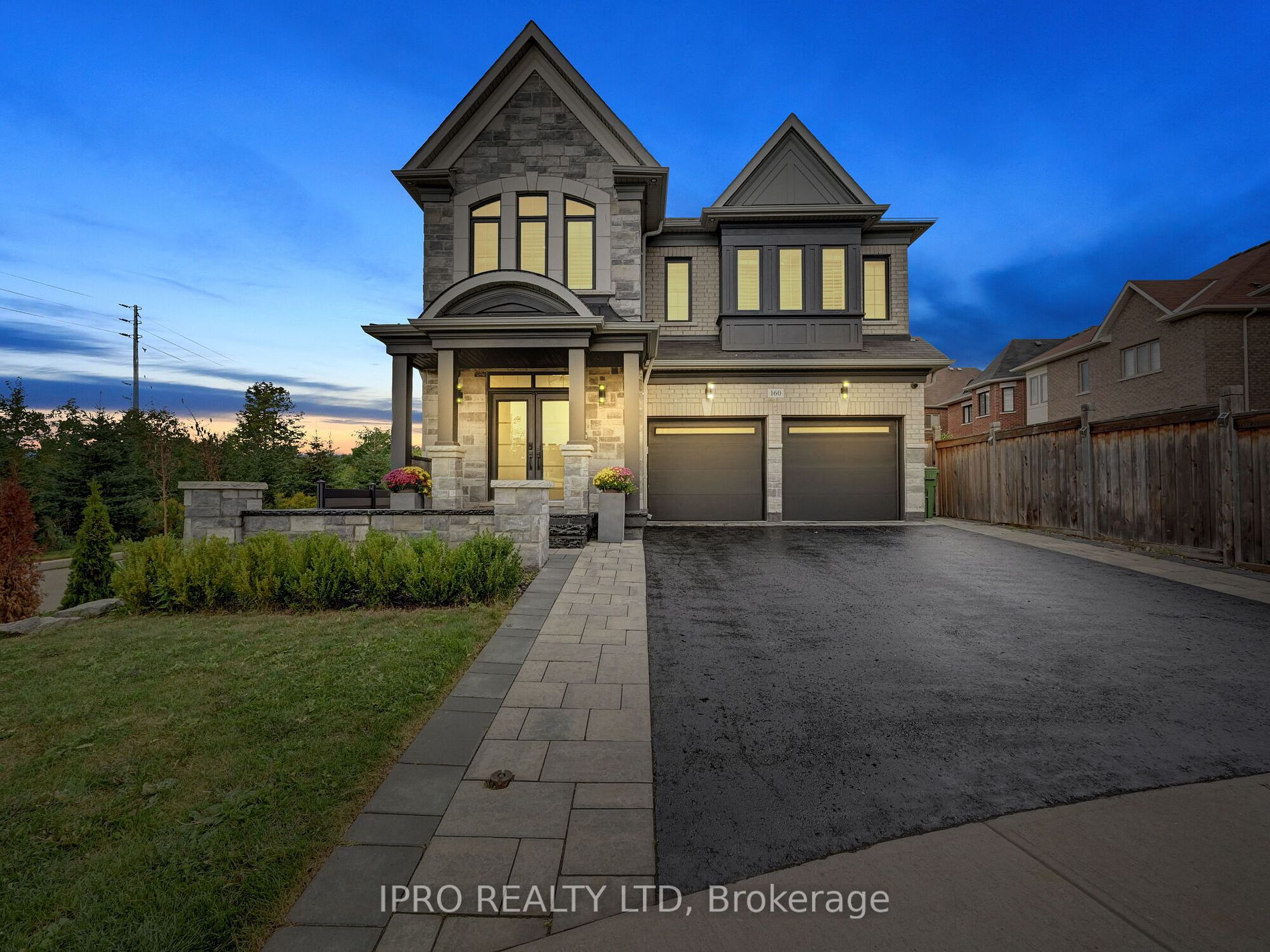 160 Upper Canada Crt