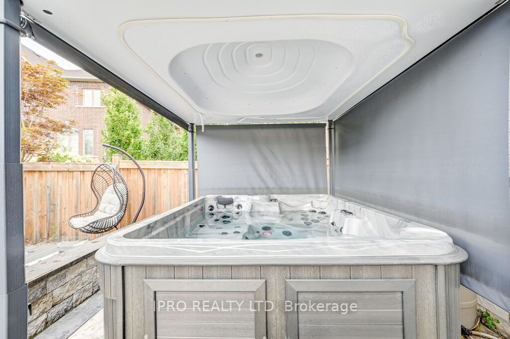 160 Upper Canada Crt