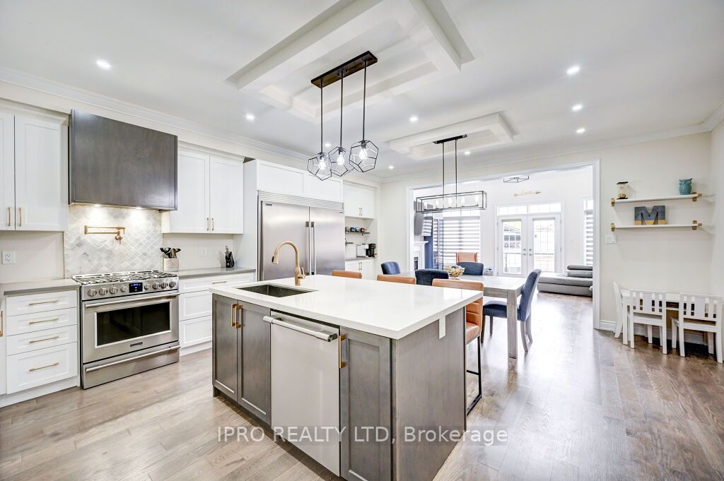 160 Upper Canada Crt