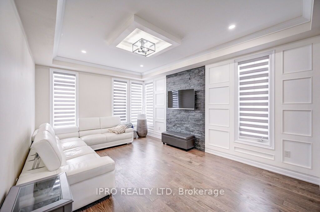 160 Upper Canada Crt