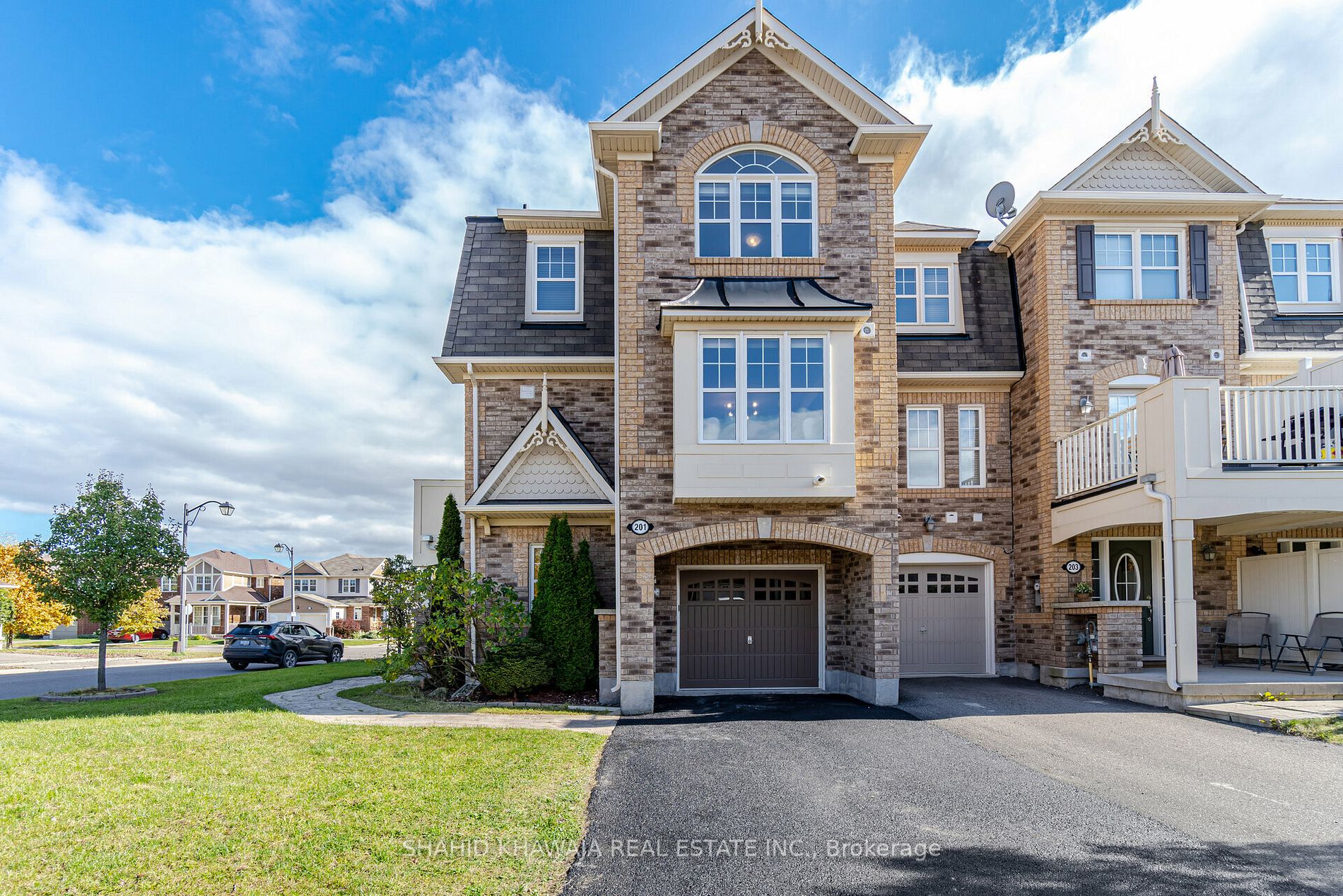 201 Woodley Crescent