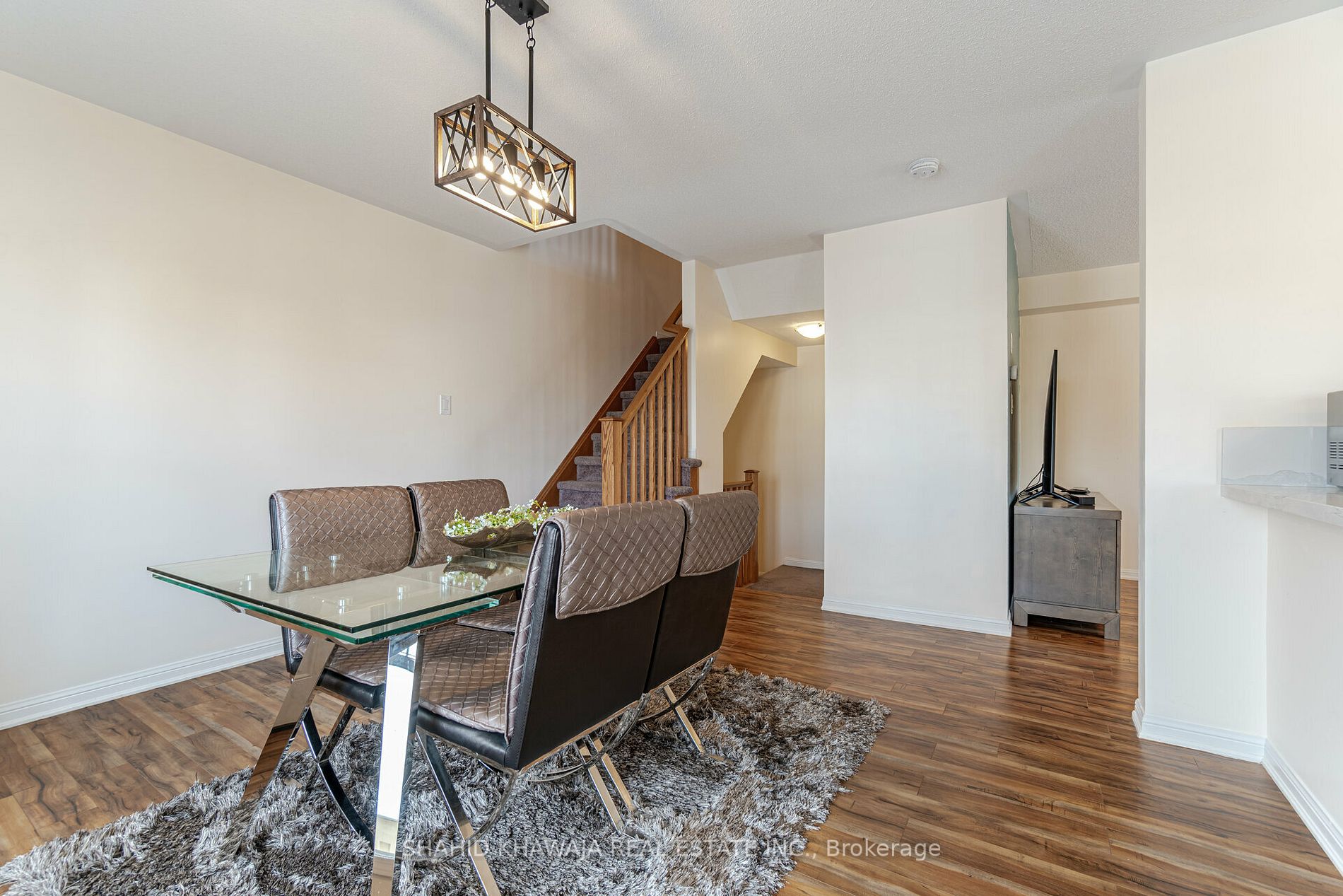 201 Woodley Crescent