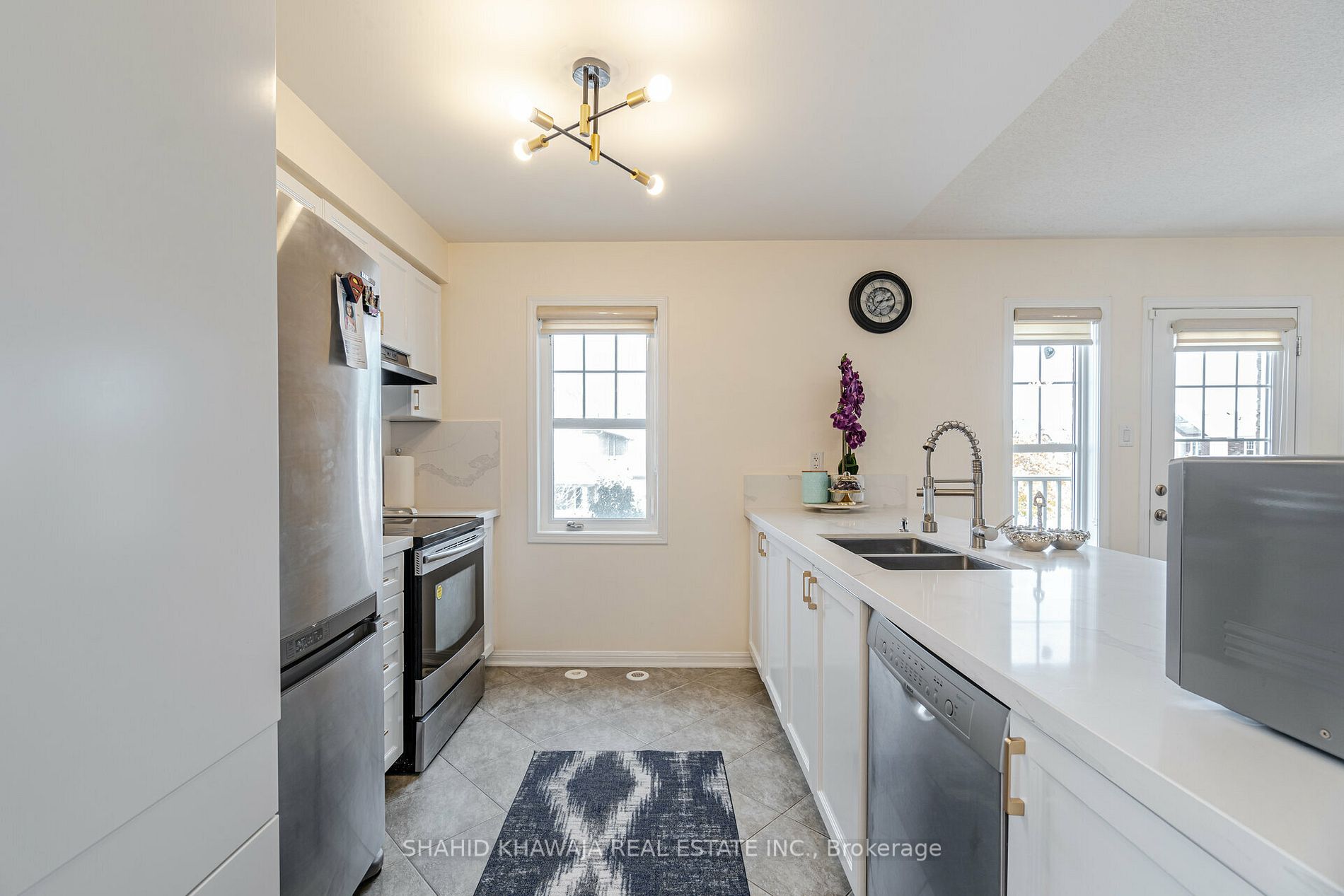 201 Woodley Crescent