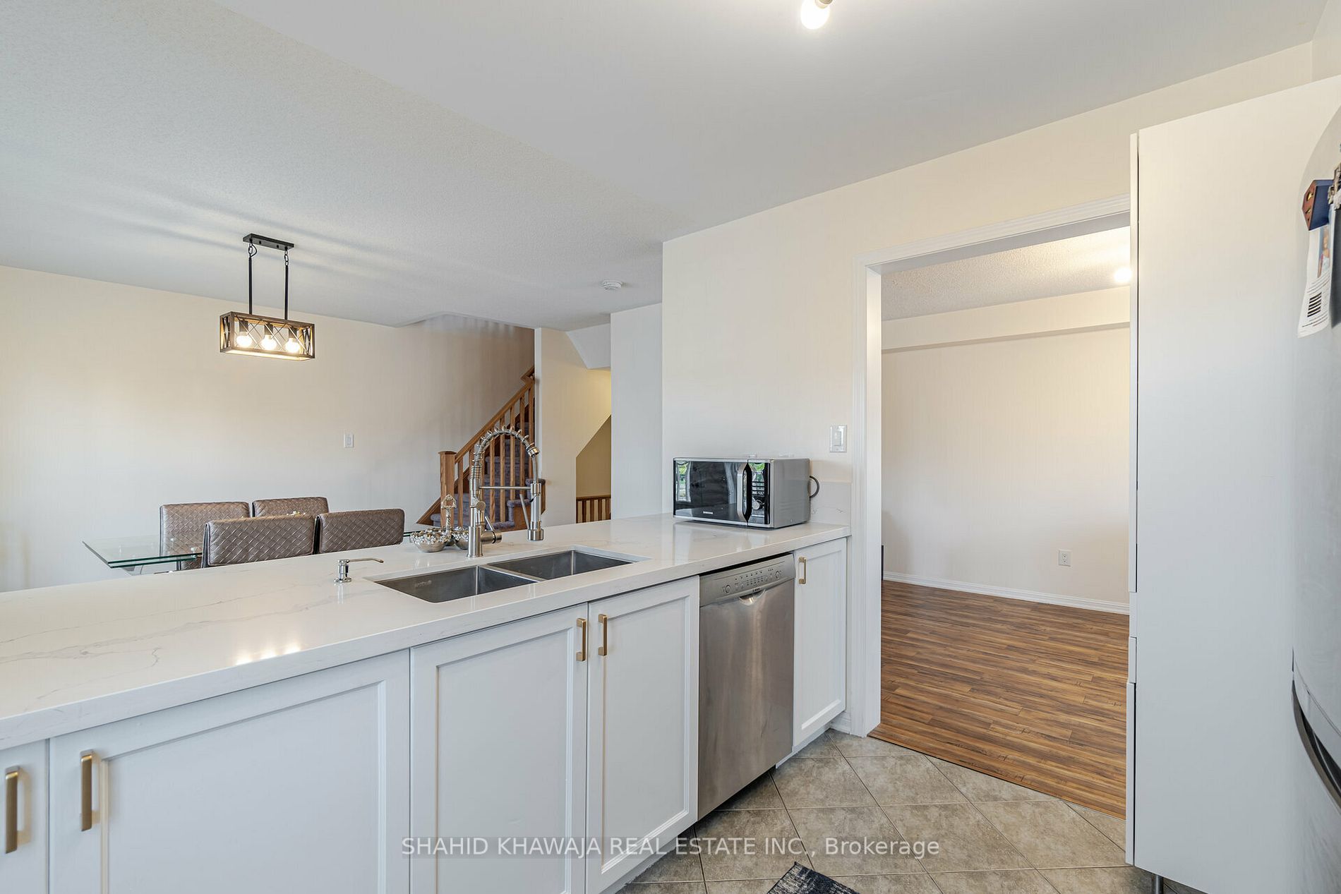 201 Woodley Crescent