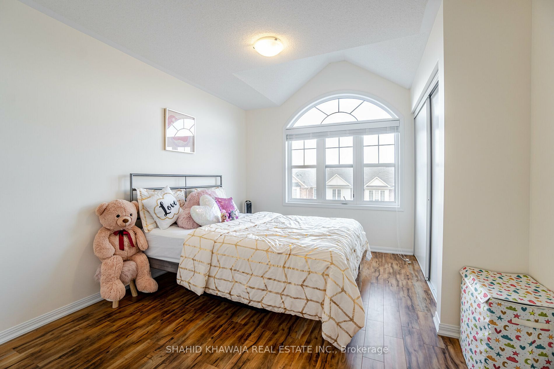 201 Woodley Crescent