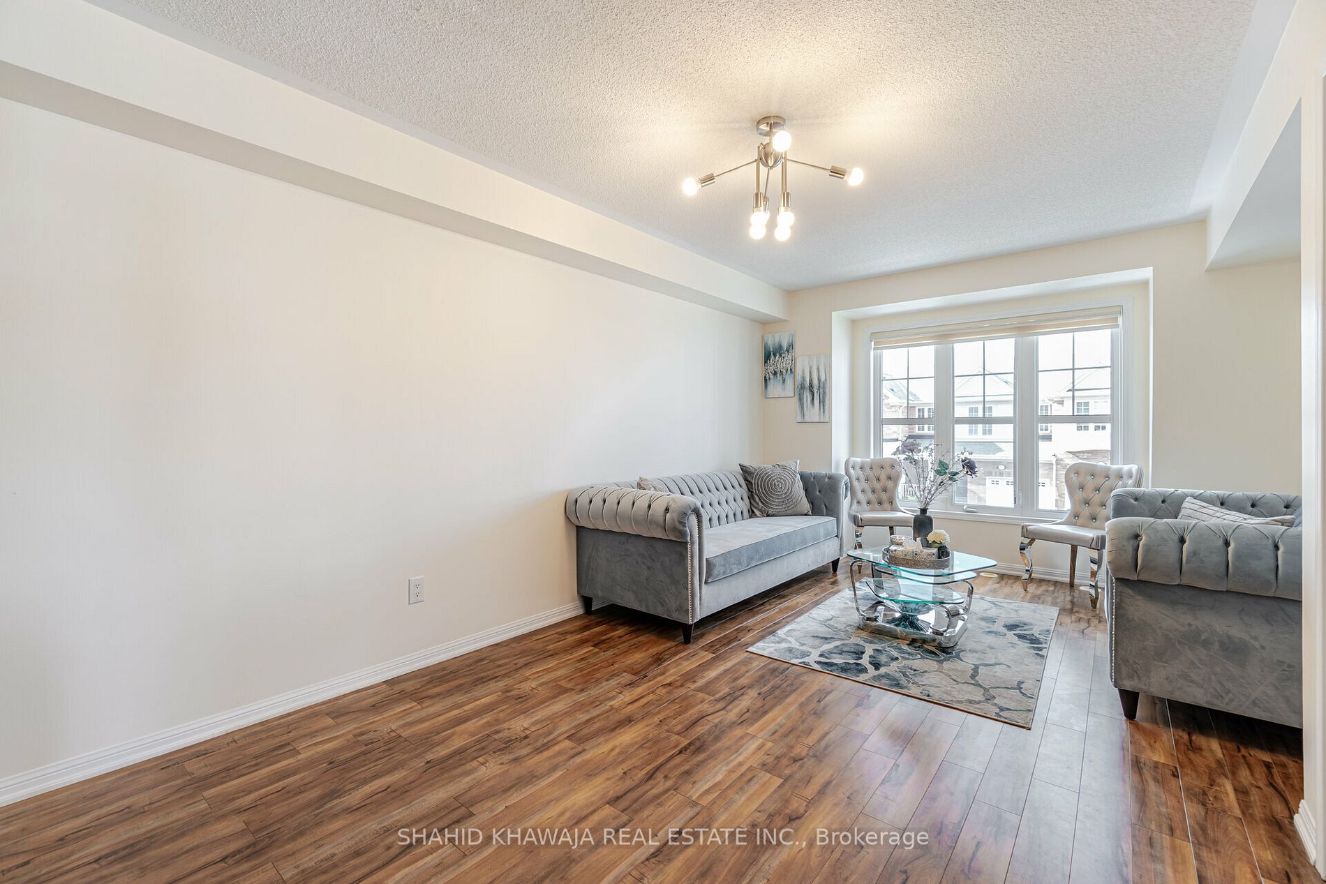 201 Woodley Crescent