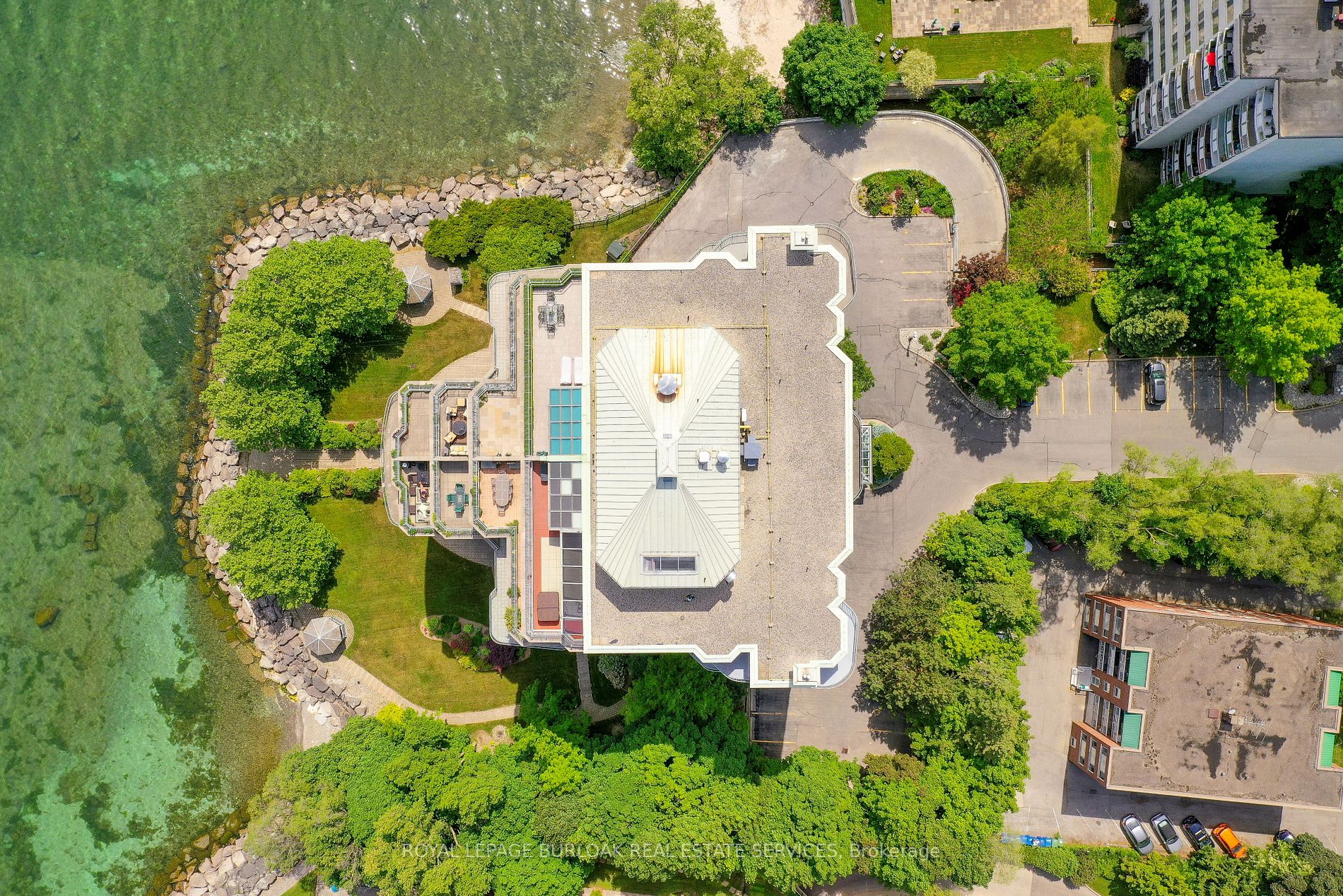 2190 Lakeshore Rd, #303