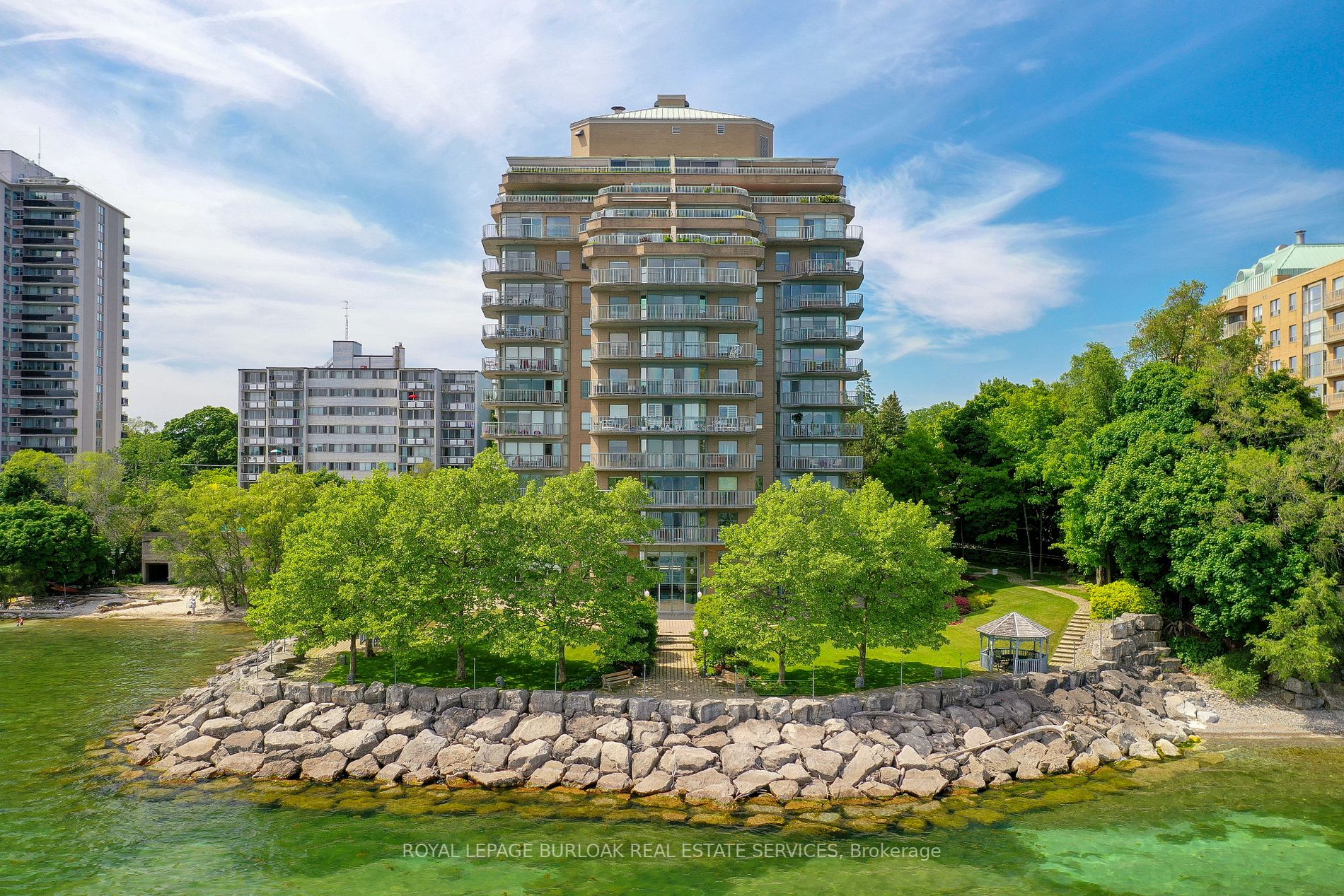 2190 Lakeshore Rd, #303