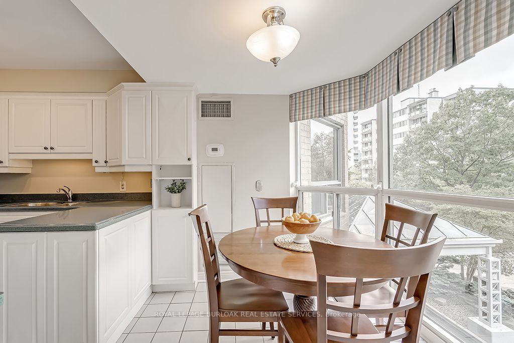 2190 Lakeshore Rd, #303