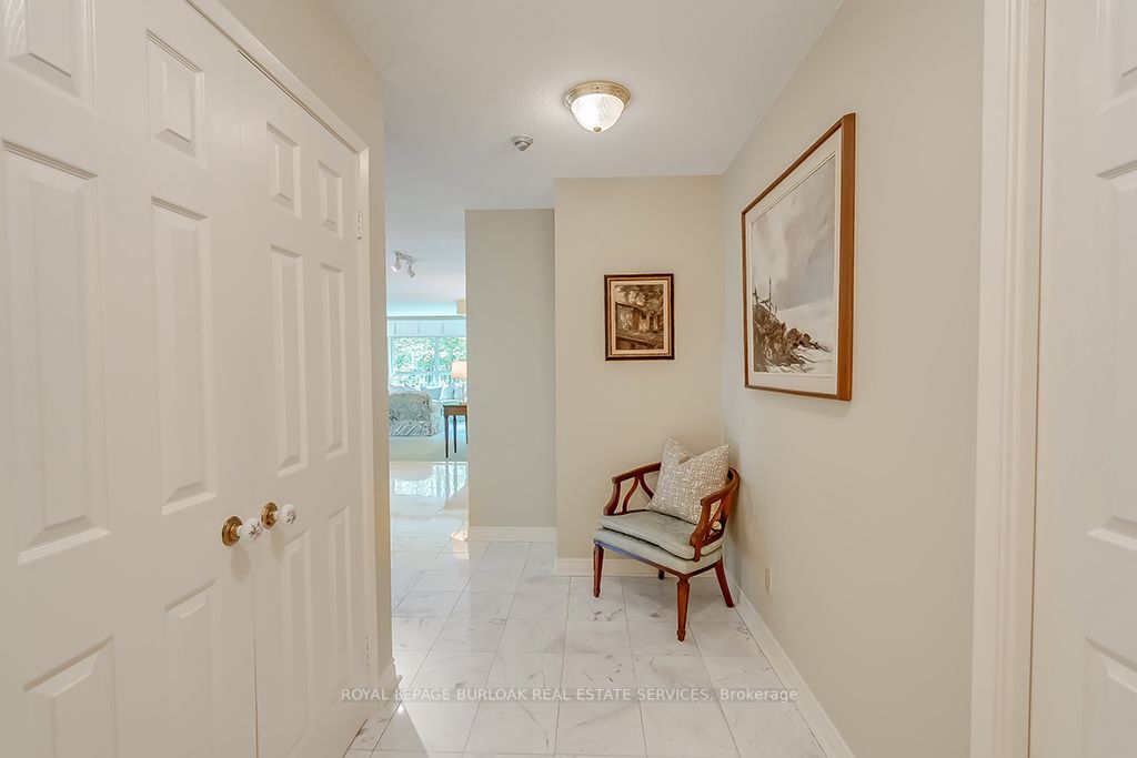 2190 Lakeshore Rd, #303