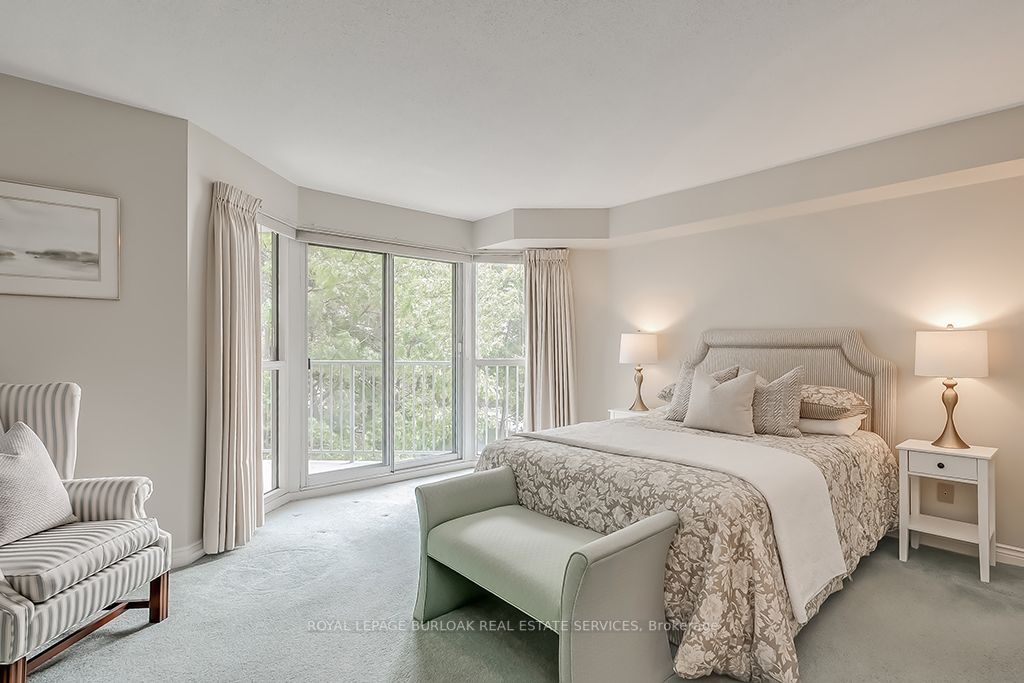 2190 Lakeshore Rd, #303