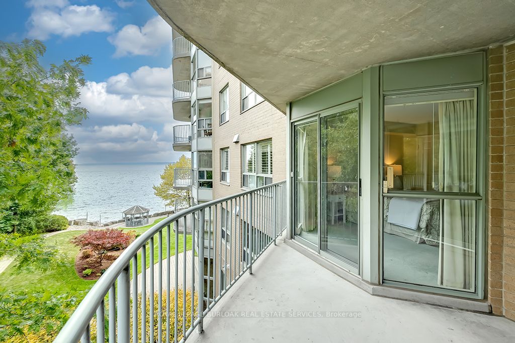 2190 Lakeshore Rd, #303