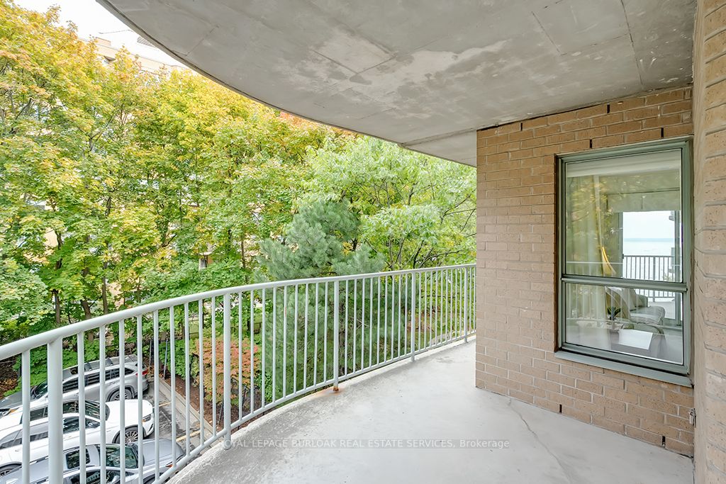 2190 Lakeshore Rd, #303