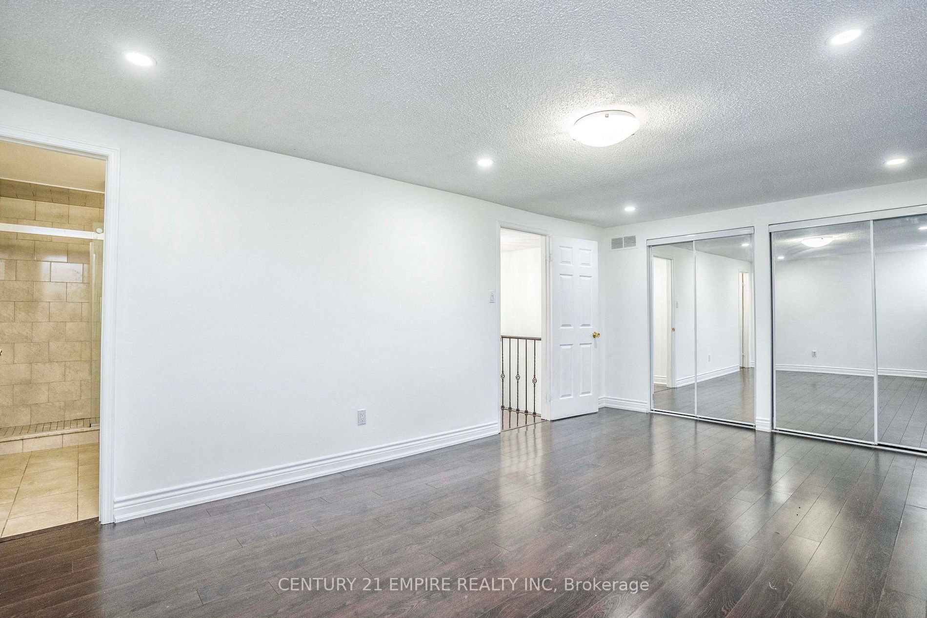 87 Sandmere Ave
